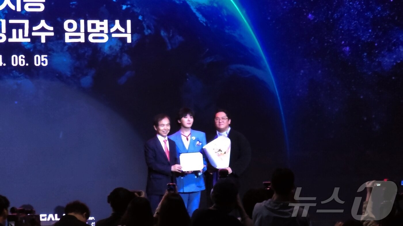 본문 이미지 - 지드래곤은 5일 오후 대전 유성구 카이스트 본원 류근철 스포츠 컴플렉스에서 '이노베이트 코리아 2024' 토크쇼에 참석했다. ⓒ 뉴스1 고승아 기자