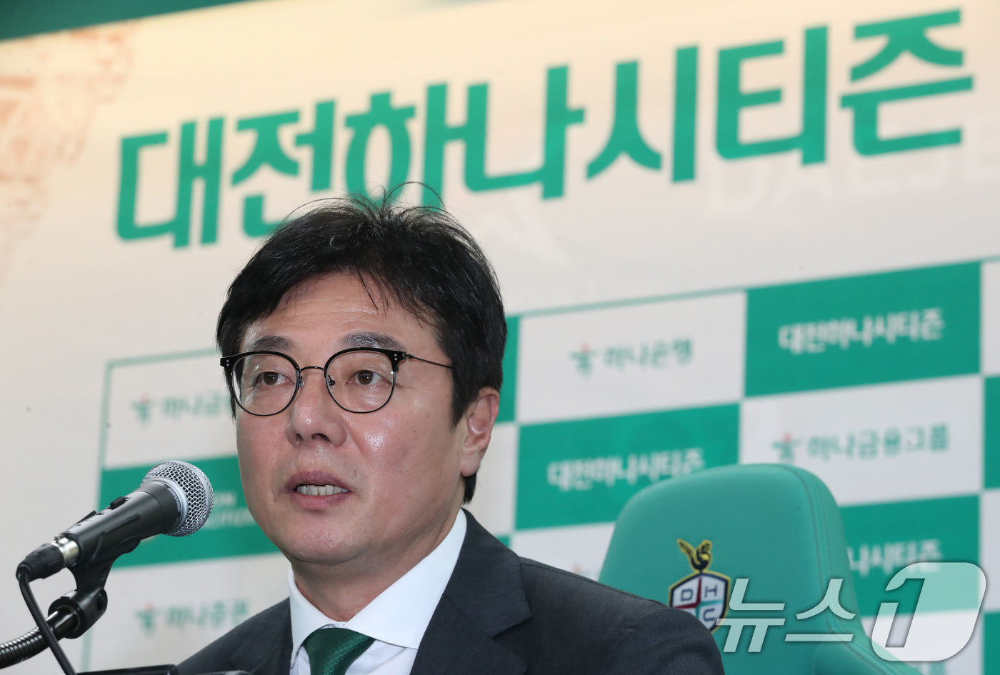 (대전=뉴스1) 김기태 기자 = 황선홍 대전하나시티즌 신임 감독이 5일 대전월드컵경기장에서 취임 기자회견을 하고 있다. 2024.6.5/뉴스1