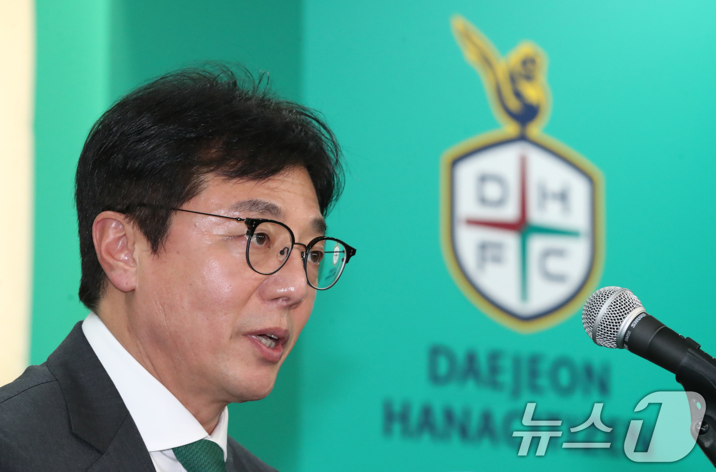 (대전=뉴스1) 김기태 기자 = 황선홍 대전하나시티즌 신임 감독이 5일 대전월드컵경기장에서 취임 기자회견을 하고 있다. 2024.6.5/뉴스1