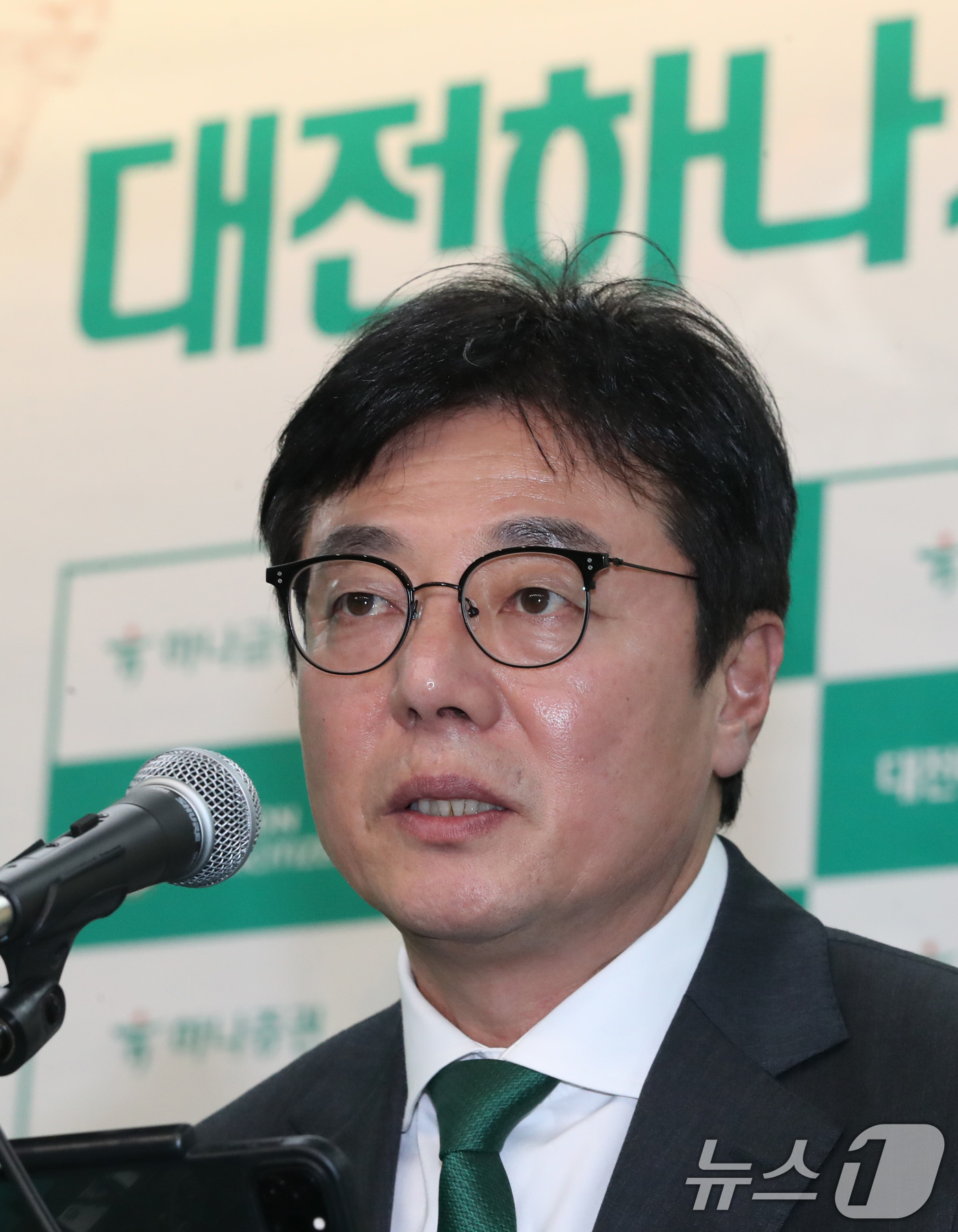 (대전=뉴스1) 김기태 기자 = 황선홍 대전하나시티즌 신임 감독이 5일 대전월드컵경기장에서 취임 기자회견을 하고 있다. 2024.6.5/뉴스1