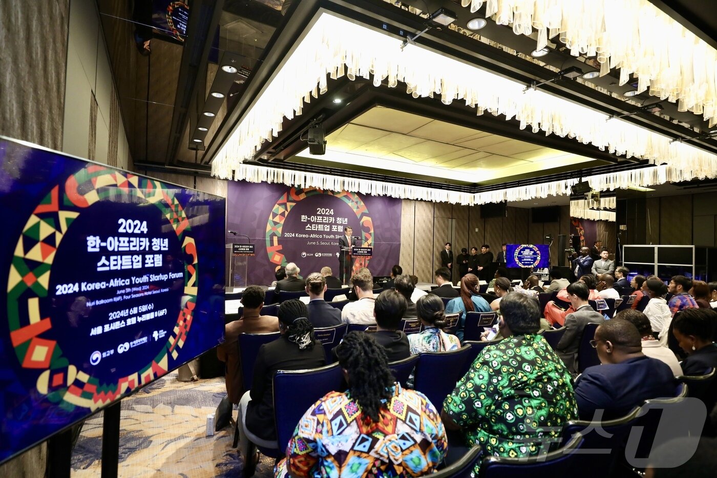 본문 이미지 - 오기웅 중소벤처기업부 차관이 5일 서울 종로구 포시즌스 호텔 에서 열린 '2024 한-아프리카 청년 스타트업 포럼'에 참석해 축사를 하고 있다.(중소벤처기업부 제공)