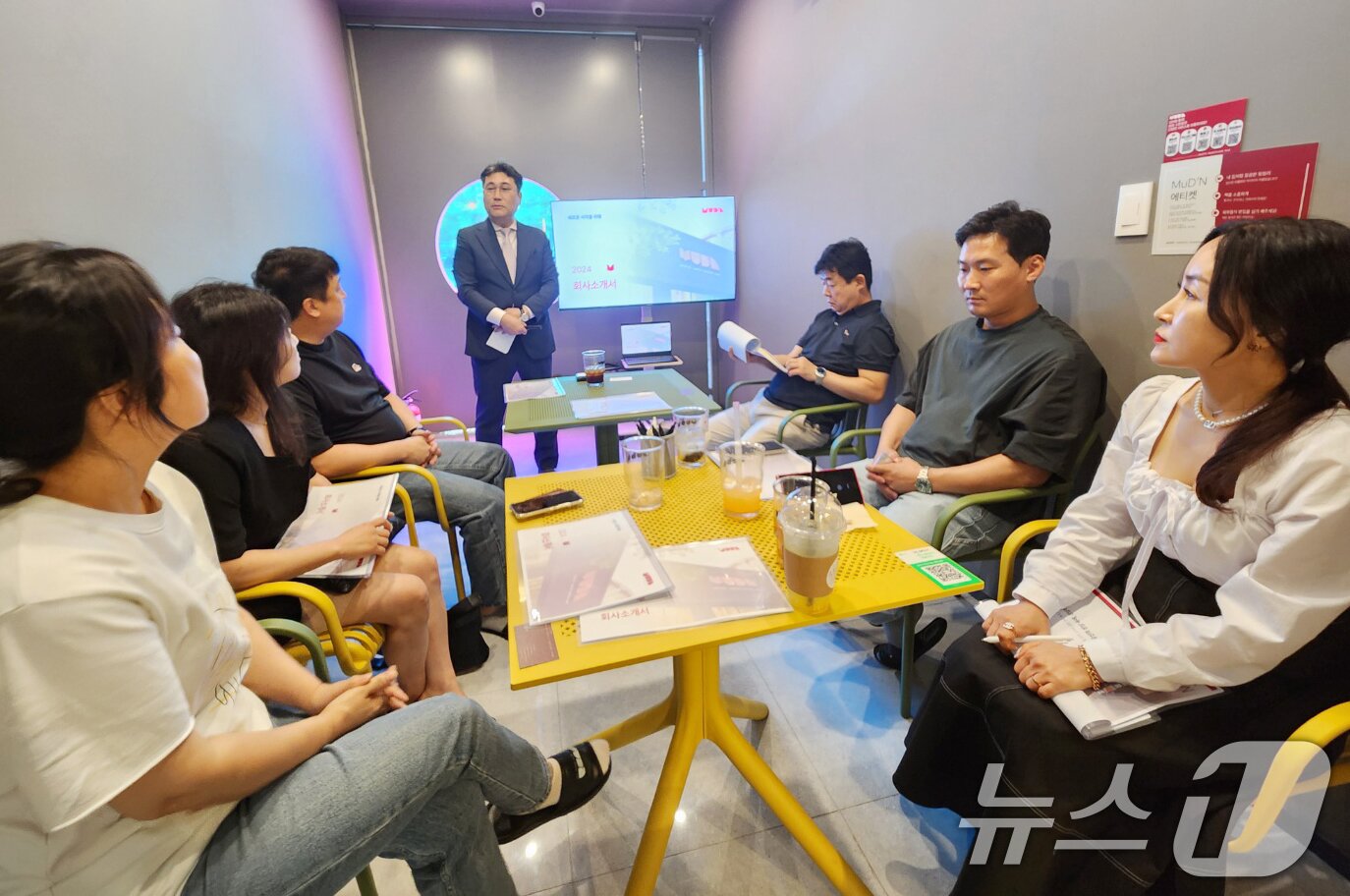 본문 이미지 - 6일 오후 광주 광산구 머든 수완점에서 프리미엄 멀티북카페 '머든'(MuD'N) 사업설명회가 열리고 있다.(머든 제공)2024.6.6/뉴스1 