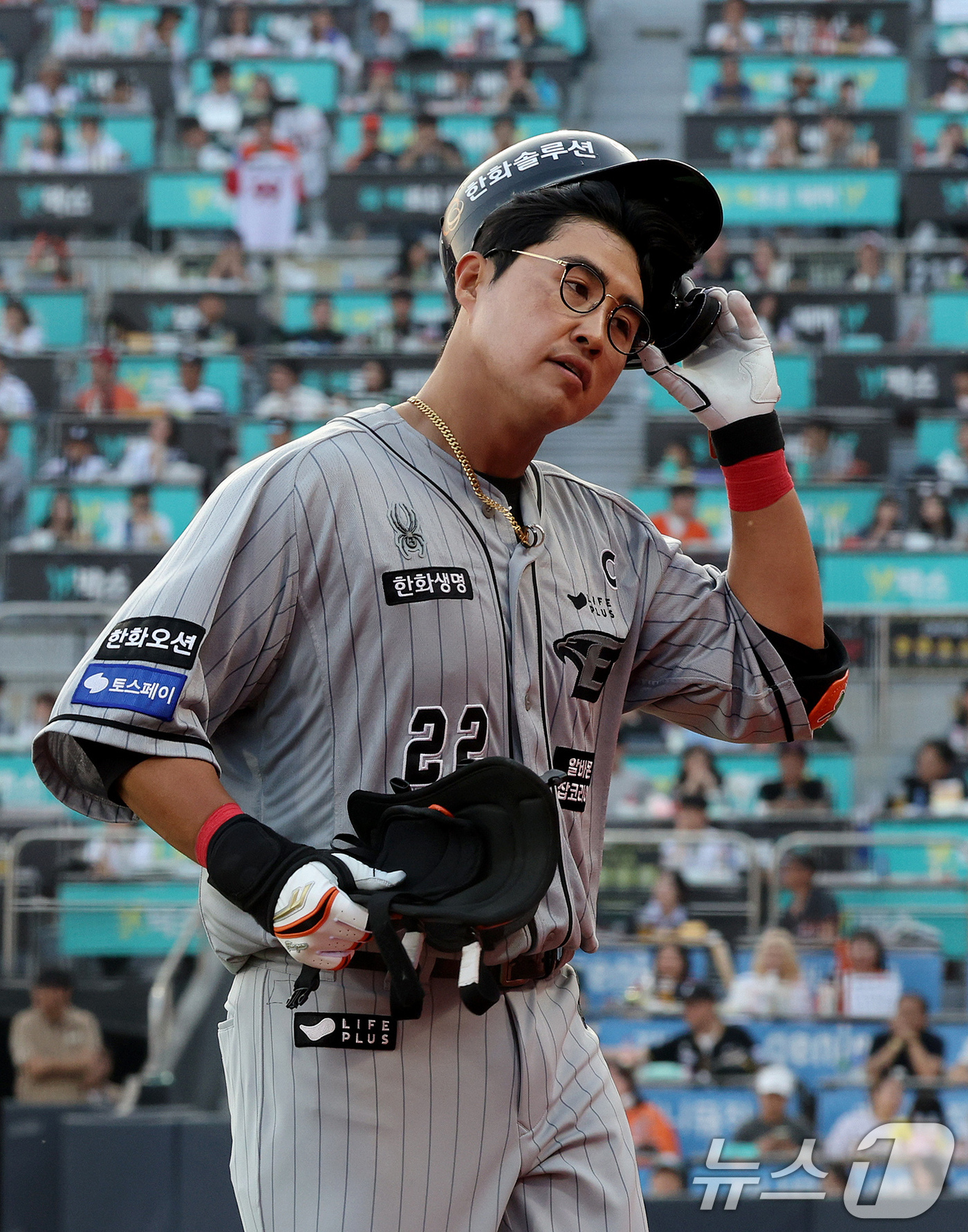 (수원=뉴스1) 장수영 기자 = 6일 오후 경기 수원KT위즈파크에서 열린 '2024 신한 SOL 뱅크 KBO리그' 한화 이글스와 KT 위즈의 경기 7회초 1사 상황 한화 채은성이 …