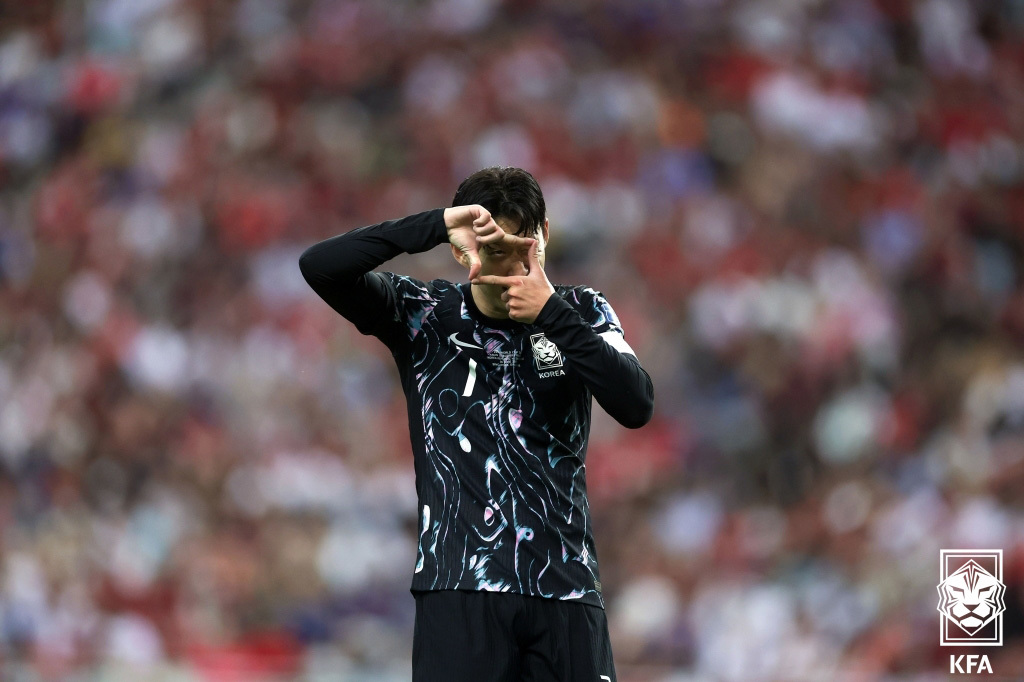 (서울=뉴스1) = 6일 오후(현지시간) 싱가포르 더 내셔널 스타디움에서 열린 2026 북중미 월드컵 아시아 2차 예선 조별리그 대한민국과 싱가포르의 경기에서 대한민국 손흥민이 골 …