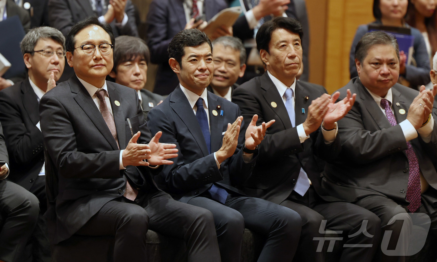 (서울=뉴스1) = 정인교 산업통상자원부 통상교섭본부장이 6일(현지시간) 싱가포르 샌드엑스포&컨벤션센터에서 열린 'IPEF 청졍경제 투자자포럼 장관회의'에 자리하고 있다. (산업부 …