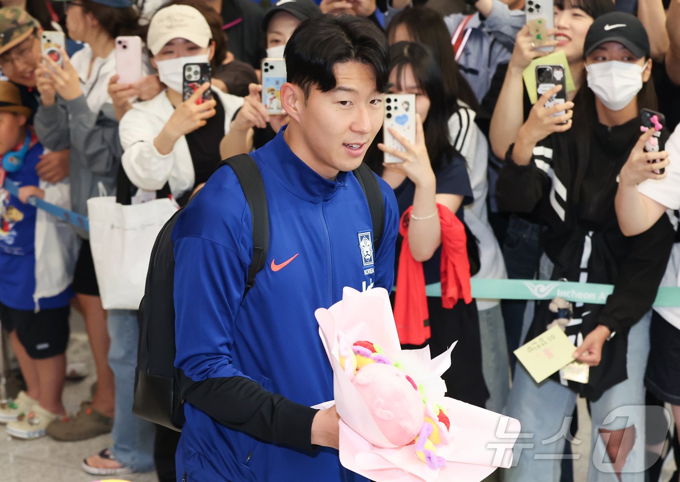 대한민국 축구 국가대표팀 손흥민이 7일 오전 인천국제공항 제2터미널을 통해 귀국하고 있다. 2024.6.7/뉴스1 ⓒ News1 김도우 기자