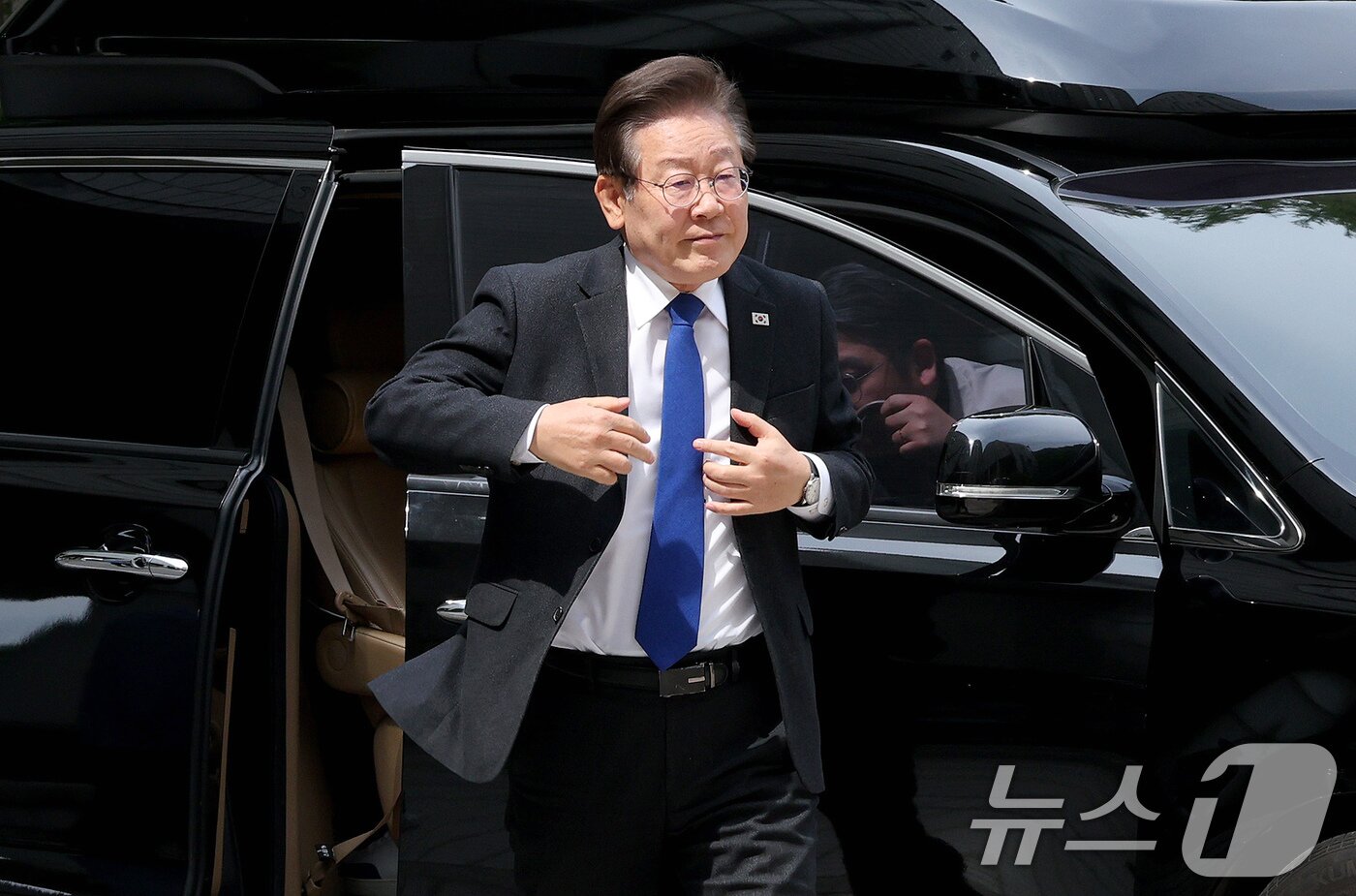 본문 이미지 - 이재명 더불어민주당 대표가 지난 7일 오전 서울 서초구 서울중앙지법에서 열린 대장동 배임 및 성남FC 뇌물 관련 특정범죄가중처벌등에관한법률위반(뇌물) 등 공판에 출석하고 있다. 2024.6.7/뉴스1 ⓒ News1 장수영 기자