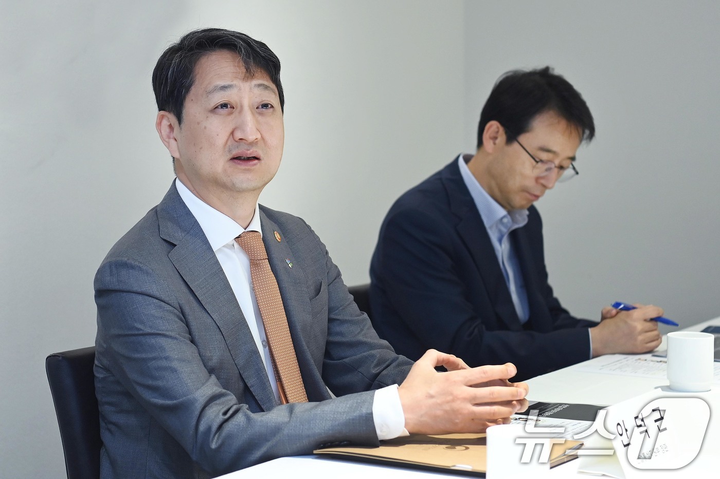 (서울=뉴스1) = 안덕근 산업통상자원부 장관이 7일 오전 서울 중구 달개비 컨퍼런스하우스에서 열린 '제1차 AI 시대의 신(新) 산업정책 전문가 간담회'에서 인사말을 하고 있다. …