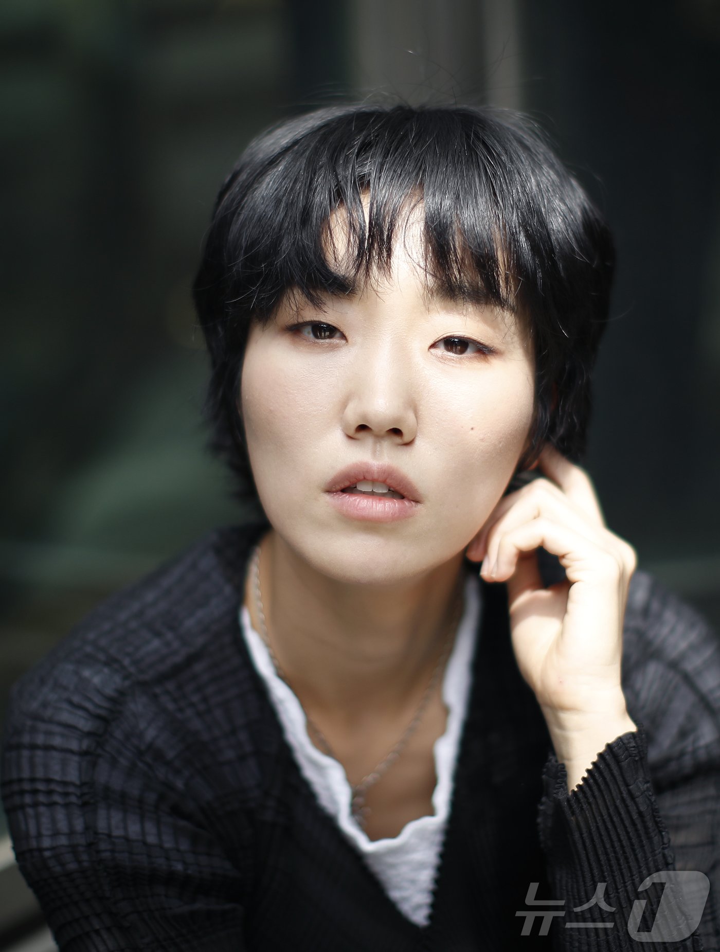 본문 이미지 - 배우 이주영이 7일 서울 종로구 뉴스1 사옥에서 열린 인터뷰에 앞서 포즈를 취하고 있다. 2024.6.7/뉴스1 ⓒ News1 권현진 기자