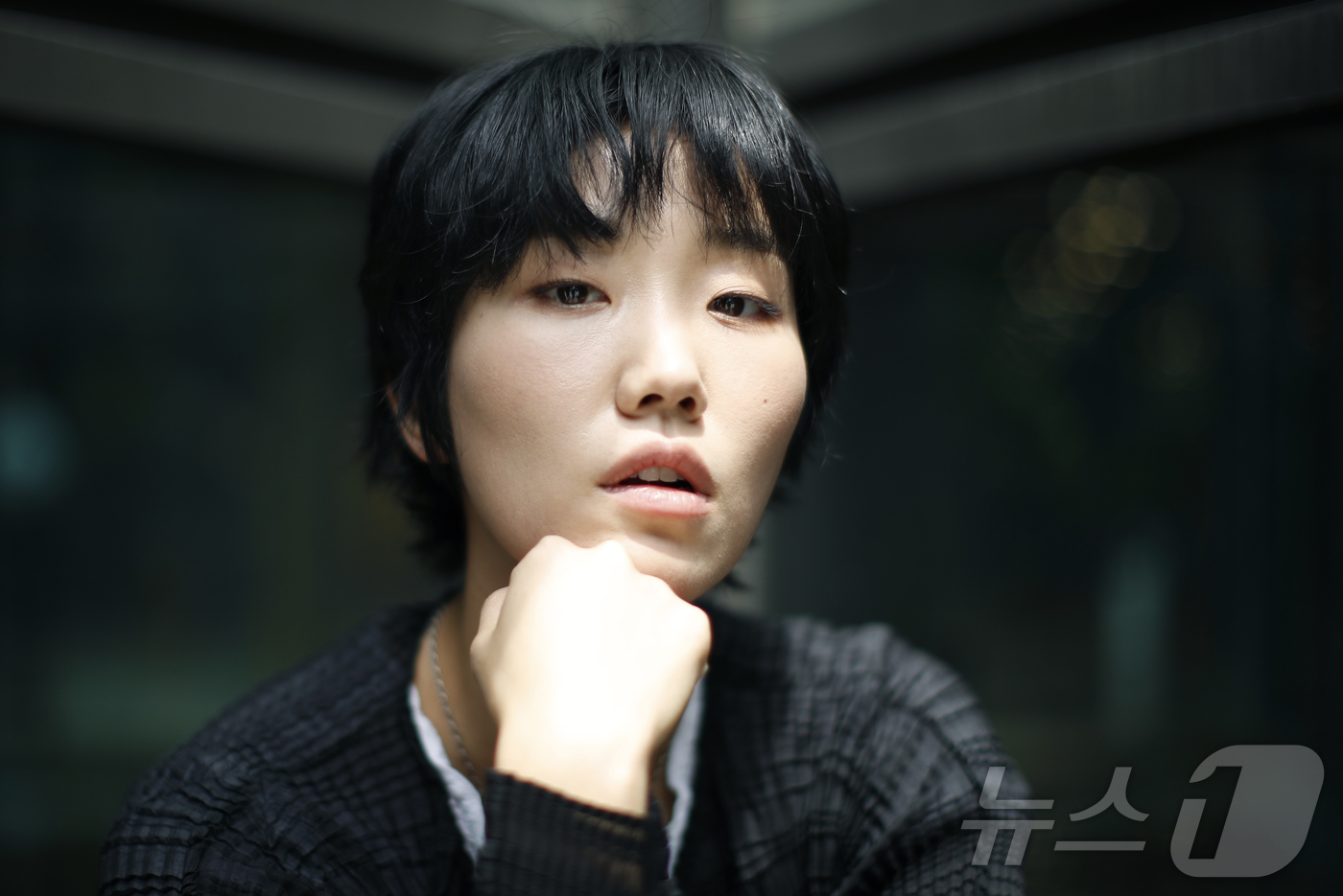 (서울=뉴스1) 권현진 기자 = 배우 이주영이 서울 종로구 뉴스1 사옥에서 열린 인터뷰에 앞서 포즈를 취하고 있다.이주영은 최근 공개된 넷플릭스 '더 에이트 쇼'에 출연했다. ' …