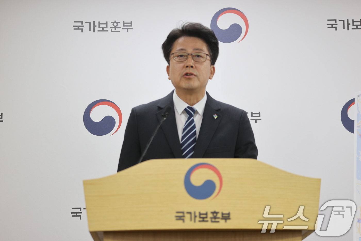 (서울=뉴스1) = 임종배 국가보훈부 보훈예우정책관이 7일 오전 세종 국가보훈부 기자실에서 고주리 순국선열 국립묘지 이장계획을 발표하고 있다.보훈부는 1919년 경기도 화성 발안 …