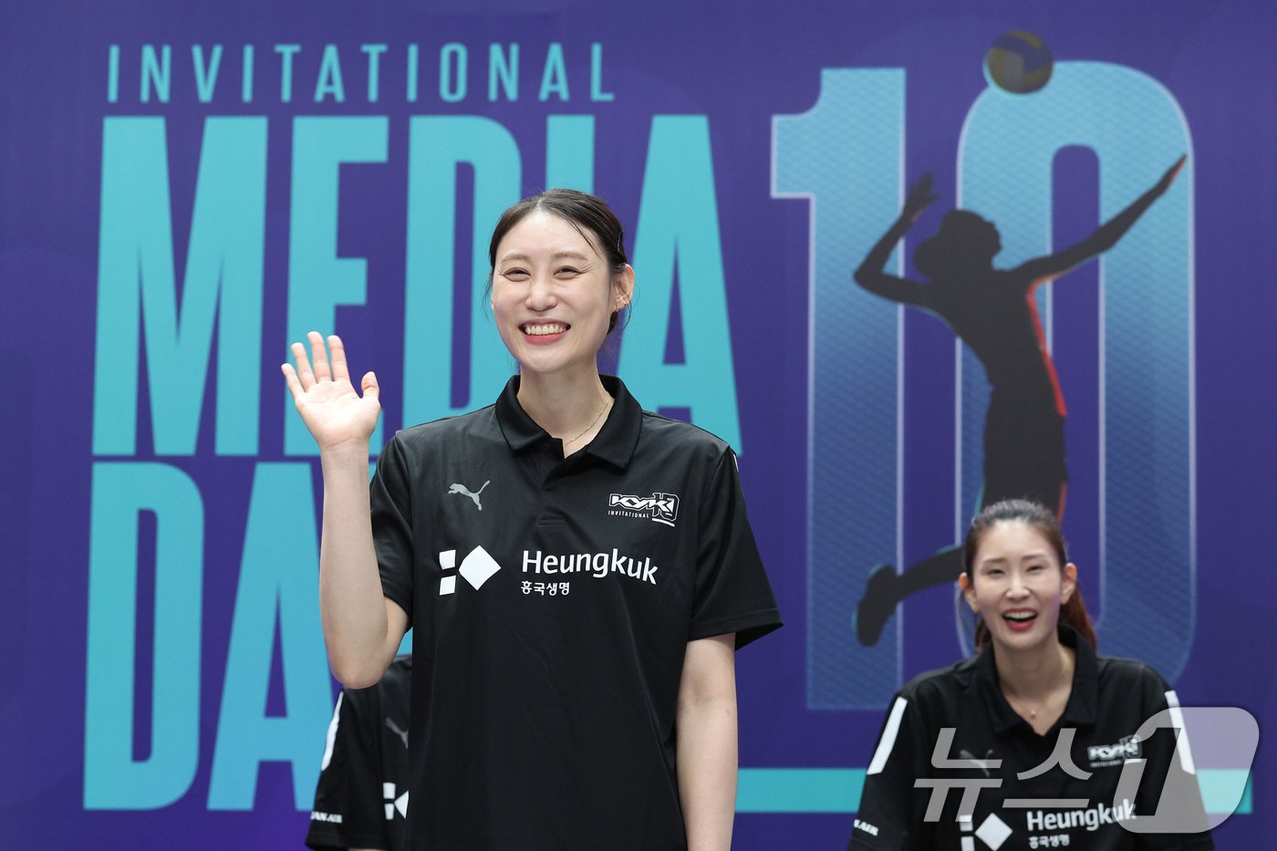 본문 이미지 - 배유나가 7일 오후 서울 송파구 잠실실내체육관에서 열린 김연경 국가대표 은퇴경기 미디어데이에서 포즈를 취하고 있다.  2024.6.7/뉴스1 ⓒ News1 신웅수 기자