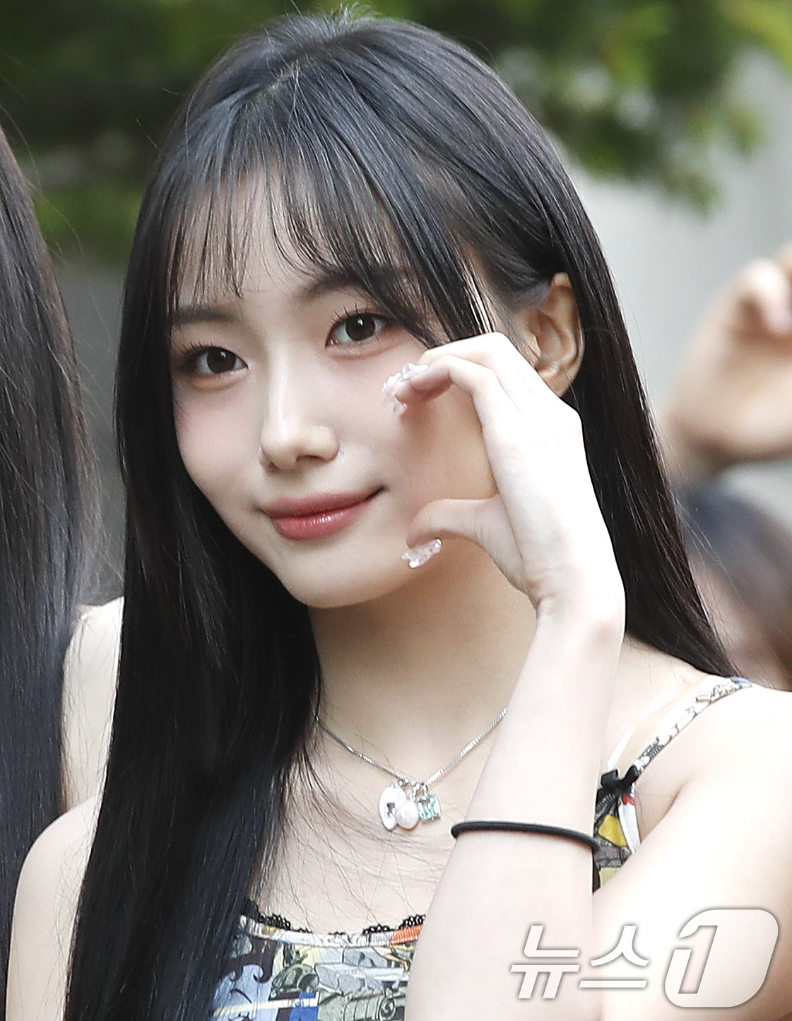 (서울=뉴스1) 권현진 기자 = 케플러 서영은이 음악방송 '뮤직뱅크'(뮤뱅)를 위해 7일 오전 서울 영등포구 KBS 신관 공개홀에 도착해 인사를 하고 있다. 2024.5.7/뉴스1 …