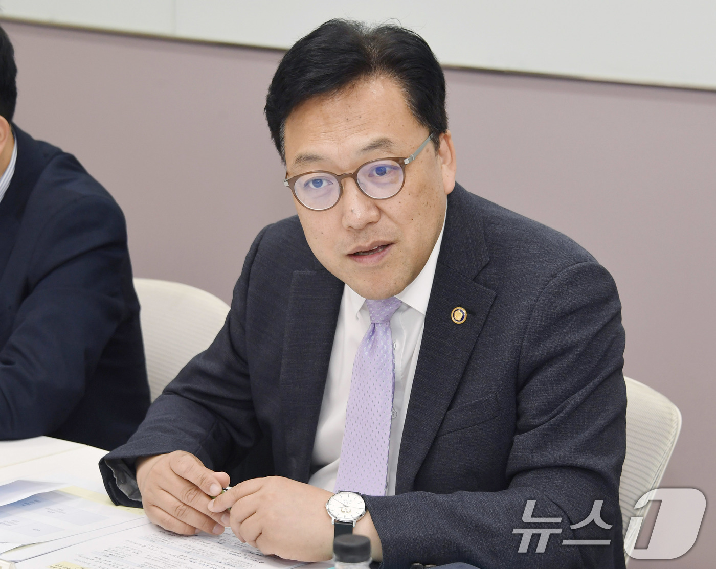 (서울=뉴스1) = 김병환 기획재정부 차관이 7일 오후 서울 종로구 정부서울청사에서 열린 '제12차 경제안보 핵심품목 TF 회의'를 주재하고 있다. (기획재정부 제공) 2024.6 …