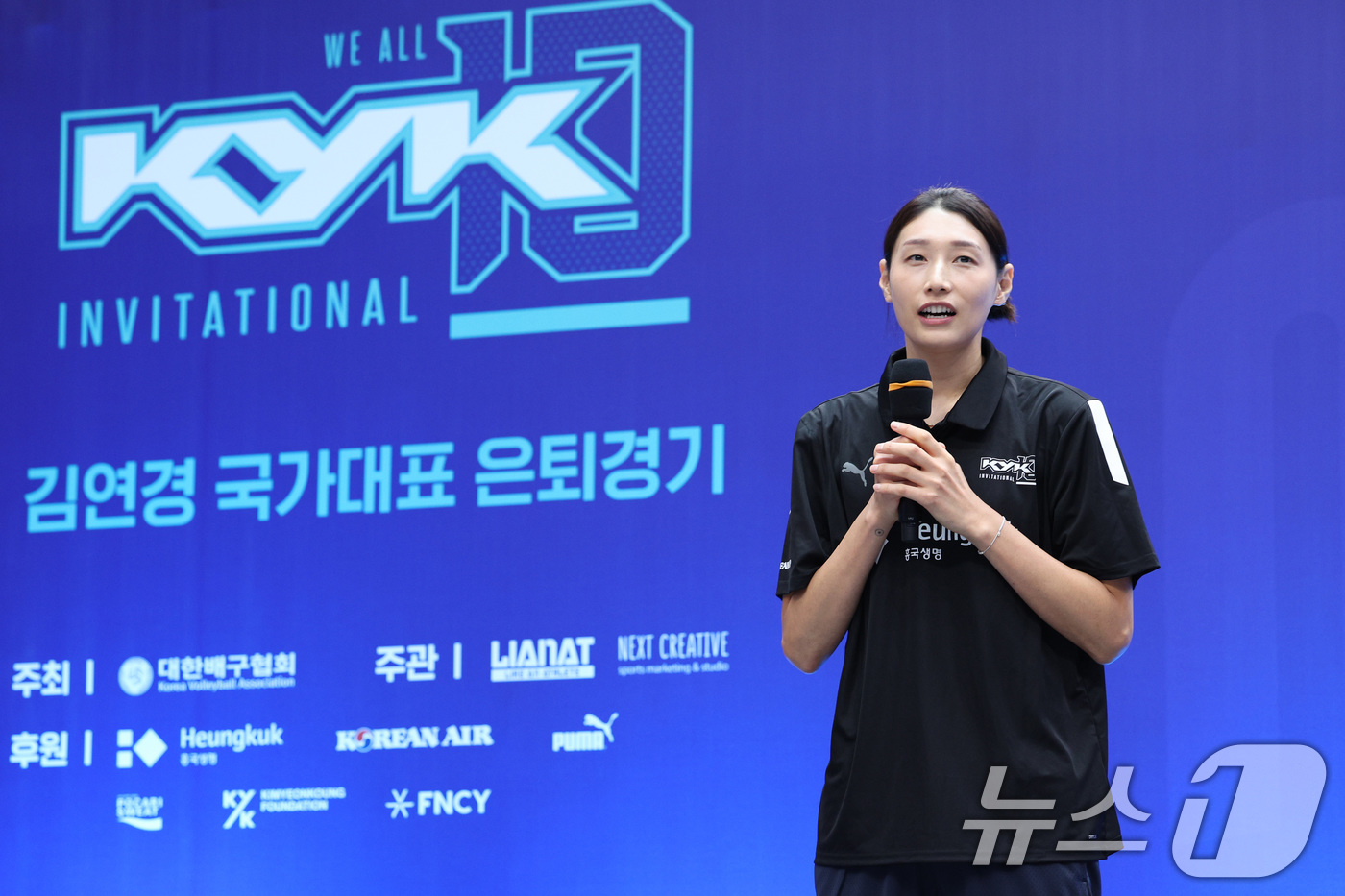 (서울=뉴스1) 신웅수 기자 = 김연경이 7일 오후 서울 송파구 잠실실내체육관에서 열린 김연경 국가대표 은퇴경기 미디어데이에서 취재진의 질의에 답변하고 있다.2012 런던 올림픽과 …