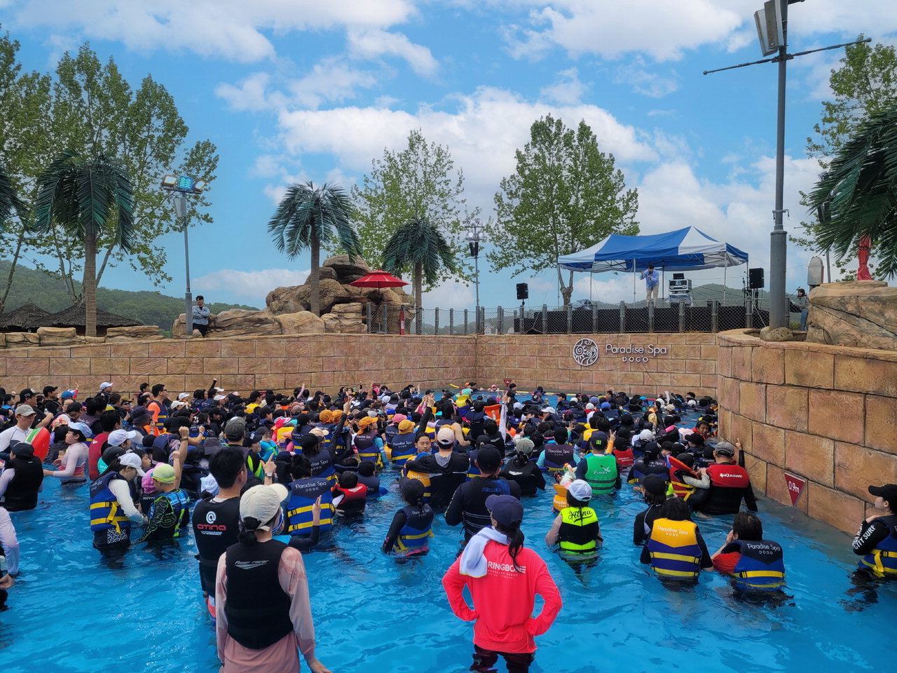 본문 이미지 - 파라다이스 도고 야외 파도풀 모습 /제공 = 파라다이스