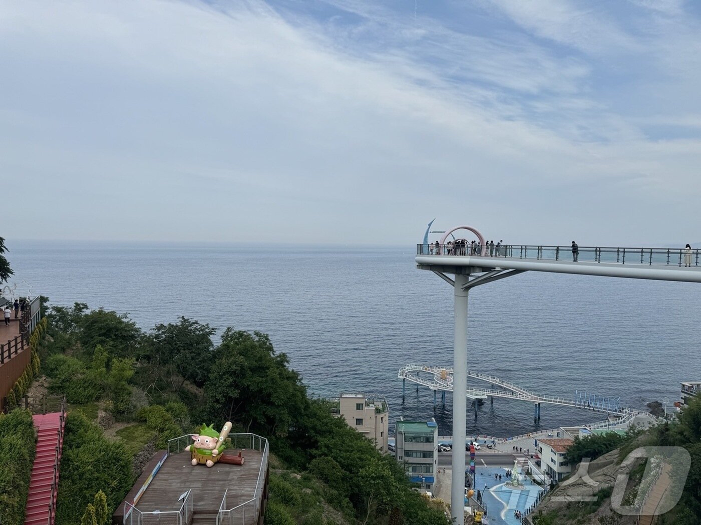 본문 이미지 - 동해 도째비골스카이밸리에 조성된 스카이워크. ⓒ 뉴스1 김형준 기자