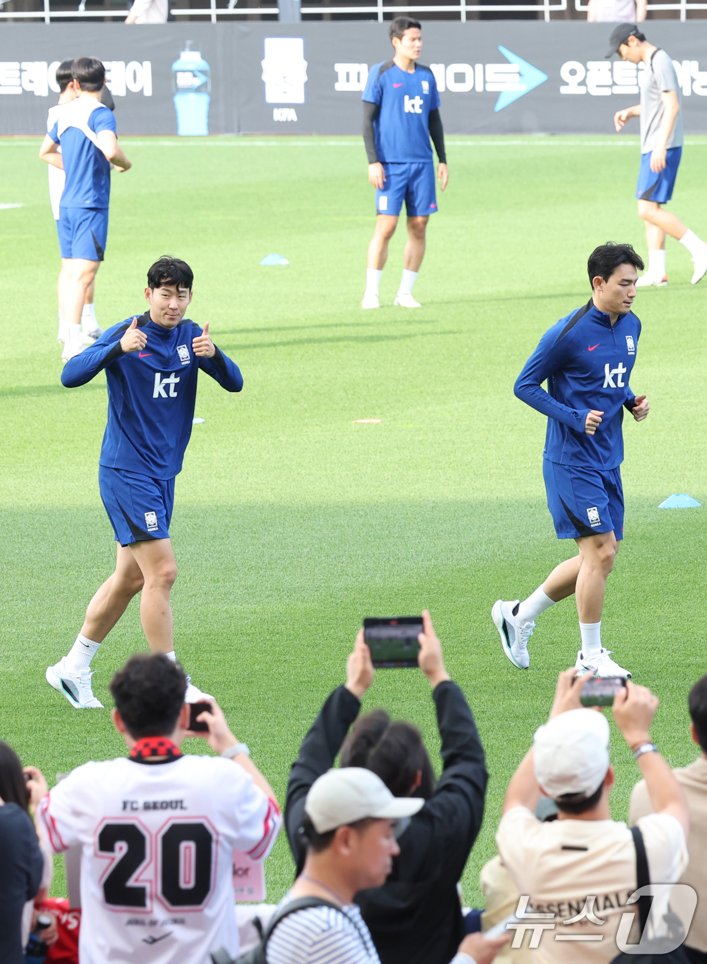 (고양=뉴스1) 김명섭 기자 = 8일 오후 경기도 고양시 고양종합운동장 2026 FIFA 북중미 월드컵 2차예선 중국전 오픈트레이닝에서 대표팀 선수들이 훈련을 하고 있다. 2024 …