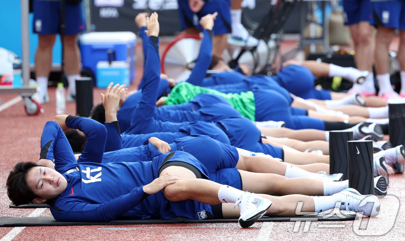 (고양=뉴스1) 김명섭 기자 = 8일 오후 경기도 고양시 고양종합운동장 2026 FIFA 북중미 월드컵 2차예선 중국전 오픈트레이닝에서 대표팀 선수들이 훈련을 하고 있다. 2024 …