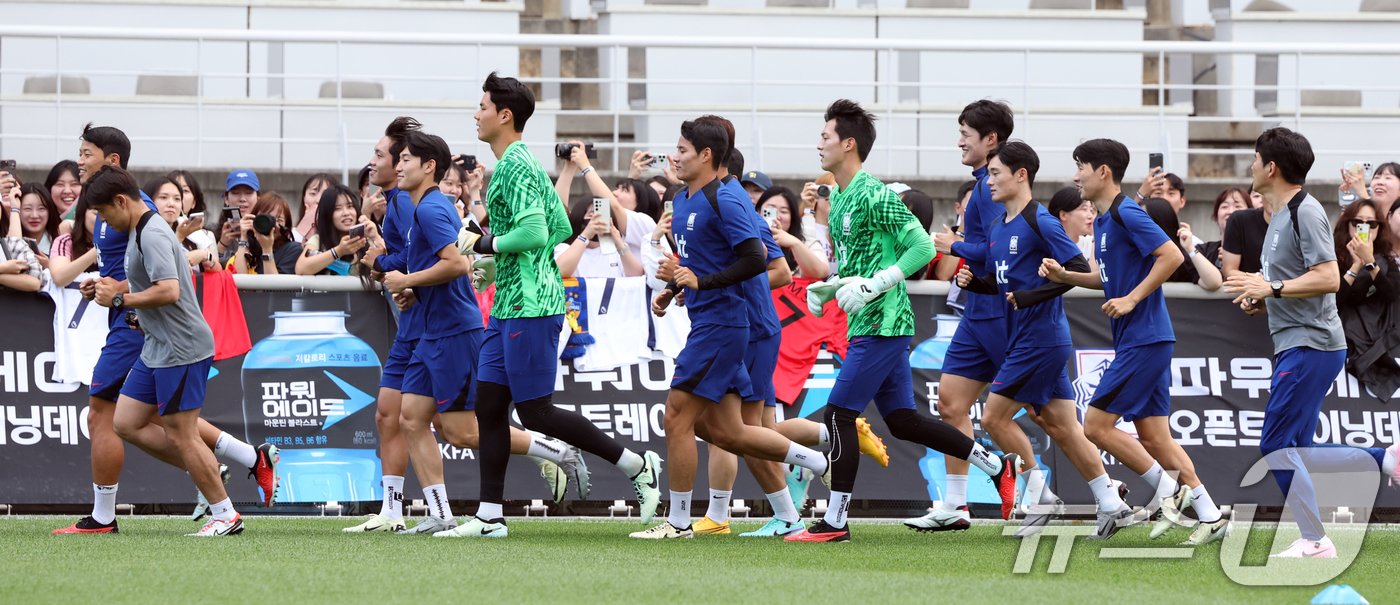 8일 오후 경기도 고양시 고양종합운동장 2026 FIFA 북중미 월드컵 2차예선 중국전 오픈트레이닝에서 대표팀 선수들이 훈련을 하고 있다. 2024.6.8/뉴스1 ⓒ News1 김명섭 기자