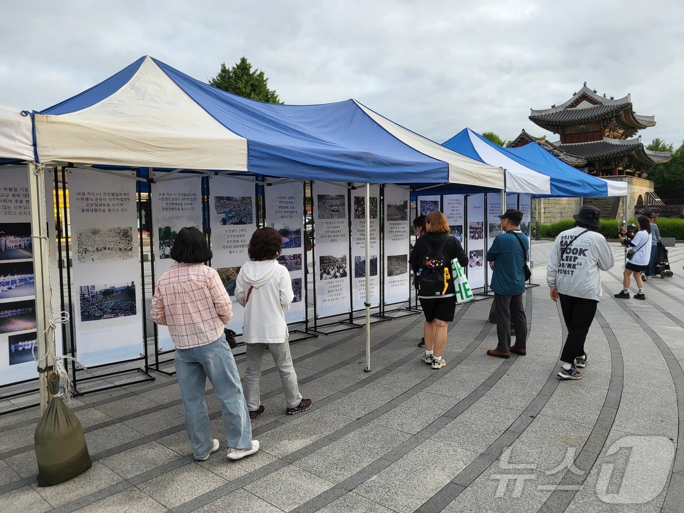 8일 전북자치도 전주시 풍남문 광장에서 &#39;제37주년 6·10민주항쟁 기념식&#39;이 개최됐다.2024.6.8/뉴스1