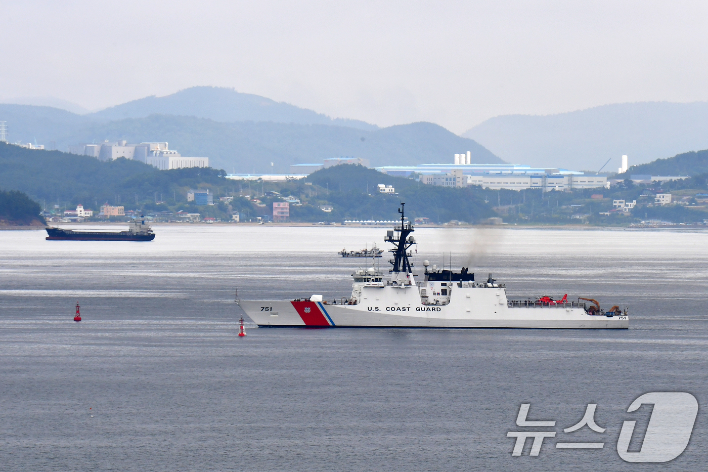 (포항=뉴스1) 최창호 기자 = 9일 오전 미국 해양경비대(USCG) 4500톤급 힘정이 경북 포항시 남구에 있는 항구로 입항하고 있다. 미 함정은 지난 3~6일까지 일본 해상에서 …