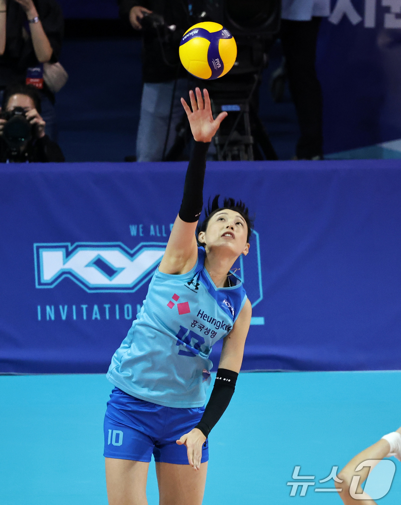 (서울=뉴스1) 구윤성 기자 = 김연경이 9일 오후 서울 송파구 잠실실내체육관에서 열린 '김연경 초청 세계 여자배구 올스타전(KYK Invitational 2024)' 팀 '월드' …