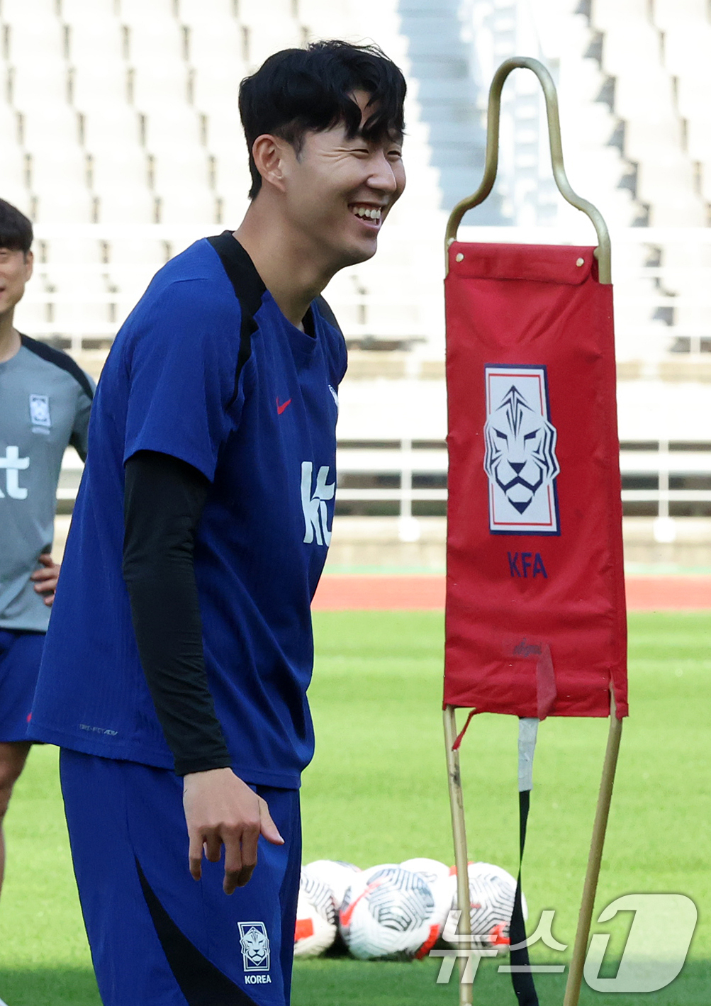 (고양=뉴스1) 김진환 기자 = 대한민국 축구대표팀 손흥민이 9일 오후 경기 고양시 고양종합운동장에서 2026 국제축구연맹(FIFA) 북중미 월드컵 아시아 지역 2차 예선 중국전을 …