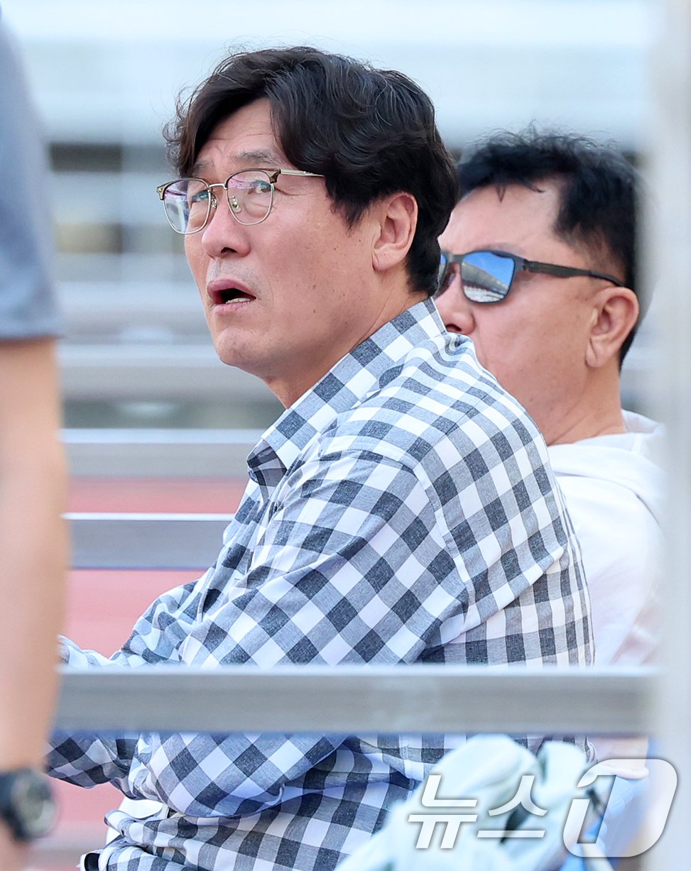 본문 이미지 - 이임생 대한축구협회 기술발전위원장과 정해성 대한축구협회 전력강화위원장(오른쪽)/뉴스1 ⓒ News1 김진환 기자