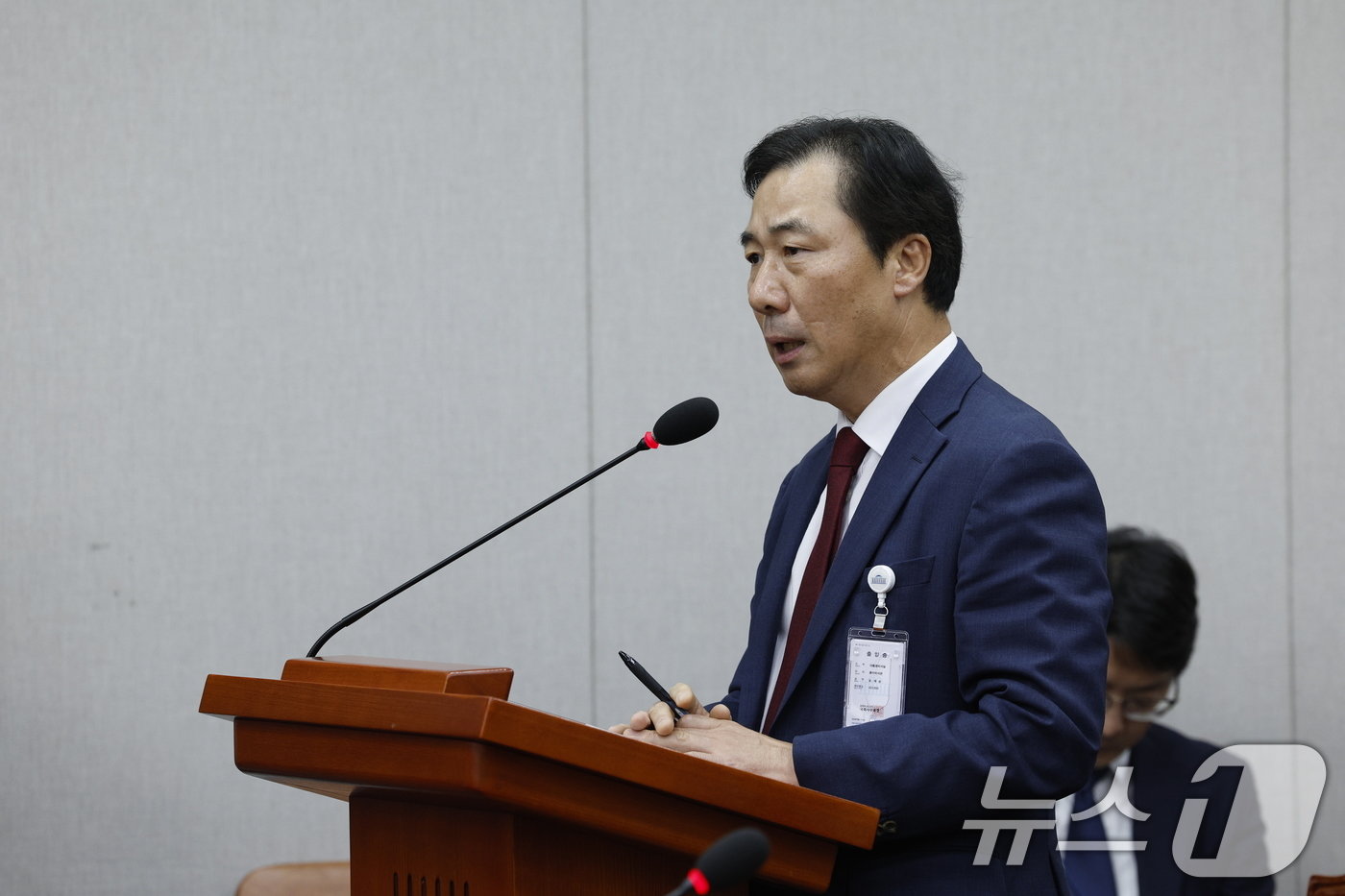 본문 이미지 - 윤재순 대통령비서실 총무비서관이 1일 오전 서울 여의도 국회에서 열린 운영위원회 전체회의에 출석해 의원 질의에 답하고 있다. 2024.7.1/뉴스1 ⓒ News1 안은나 기자