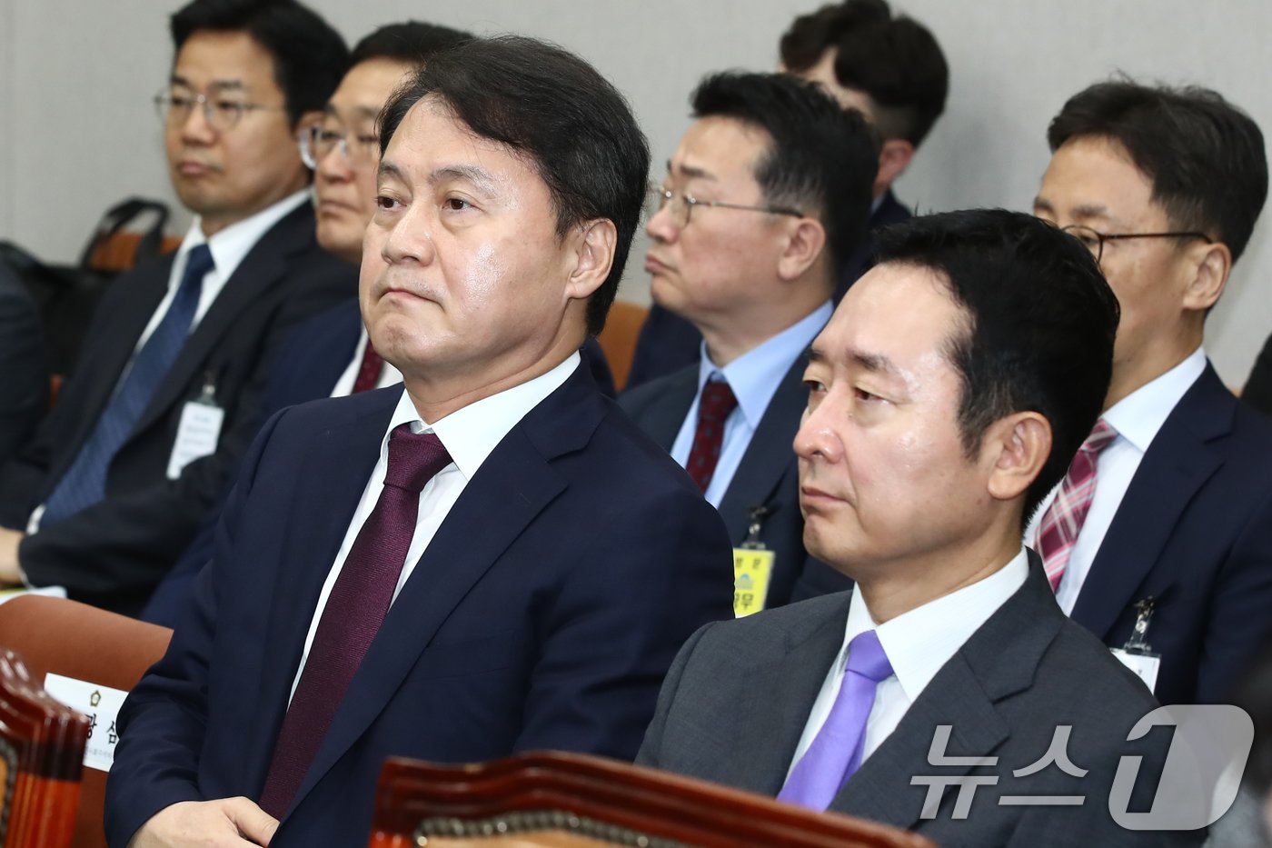 본문 이미지 - 김주현 대통령비서실 민정수석(왼쪽)과 이도운 홍보수석이 1일 오전 서울 여의도 국회에서 열린 운영위원회 전체회의에 출석해 있다.2024.7.1/뉴스1 ⓒ News1 이광호 기자