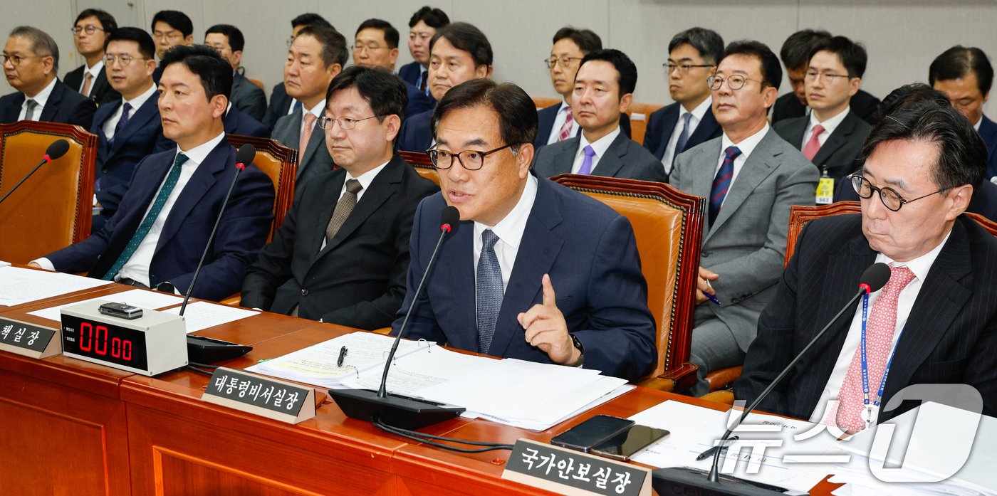 본문 이미지 - 정진석 대통령 비서실장이 1일 오전 서울 여의도 국회에서 열린 운영위원회 전체회의에서 의원 질의에 답하고 있다. 2024.7.1/뉴스1 ⓒ News1 안은나 기자
