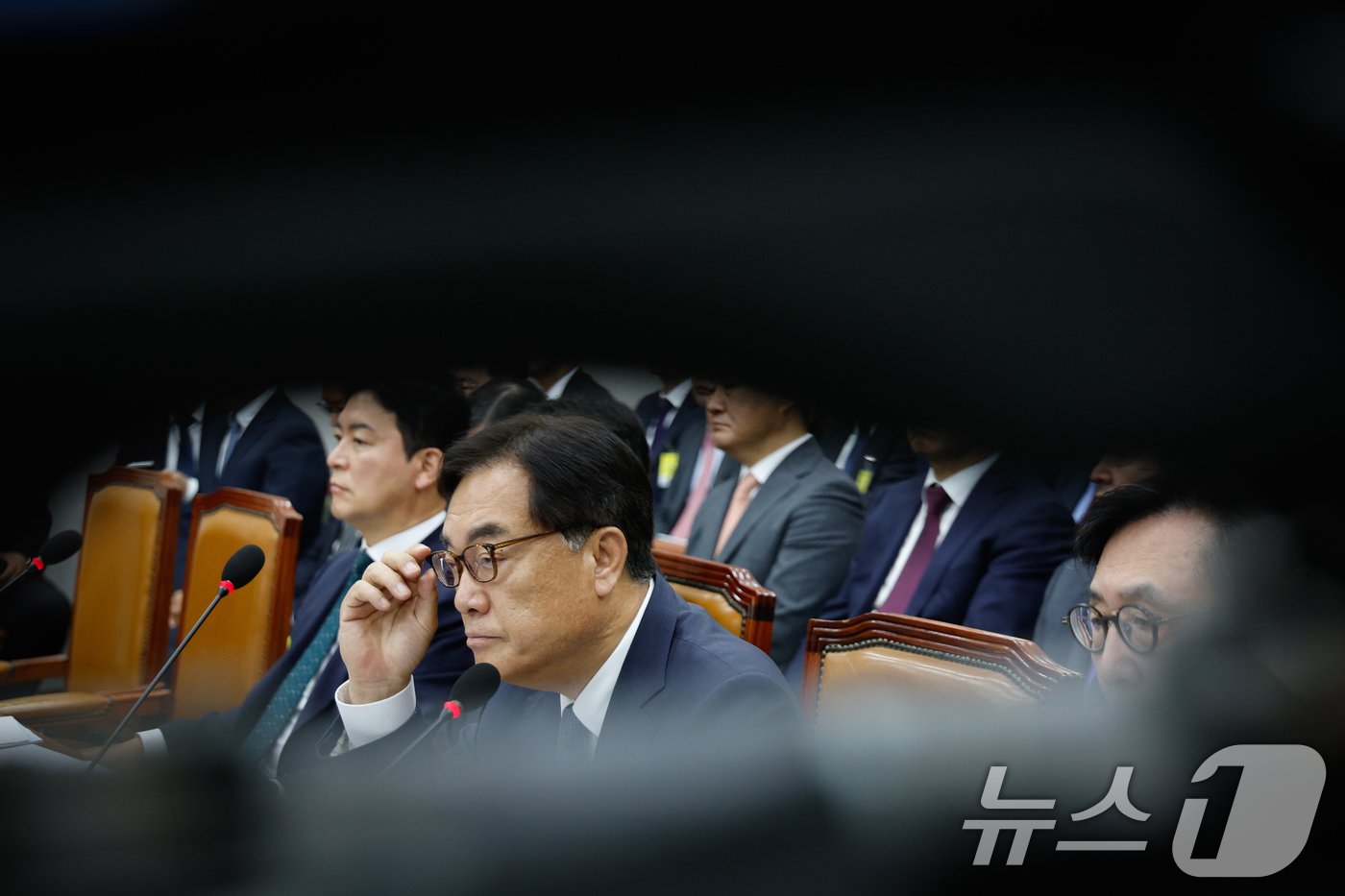 본문 이미지 - 정진석 대통령 비서실장이 1일 오전 서울 여의도 국회에서 열린 운영위원회 전체회의에서 의원 질의를 듣고 있다. 2024.7.1/뉴스1 ⓒ News1 안은나 기자