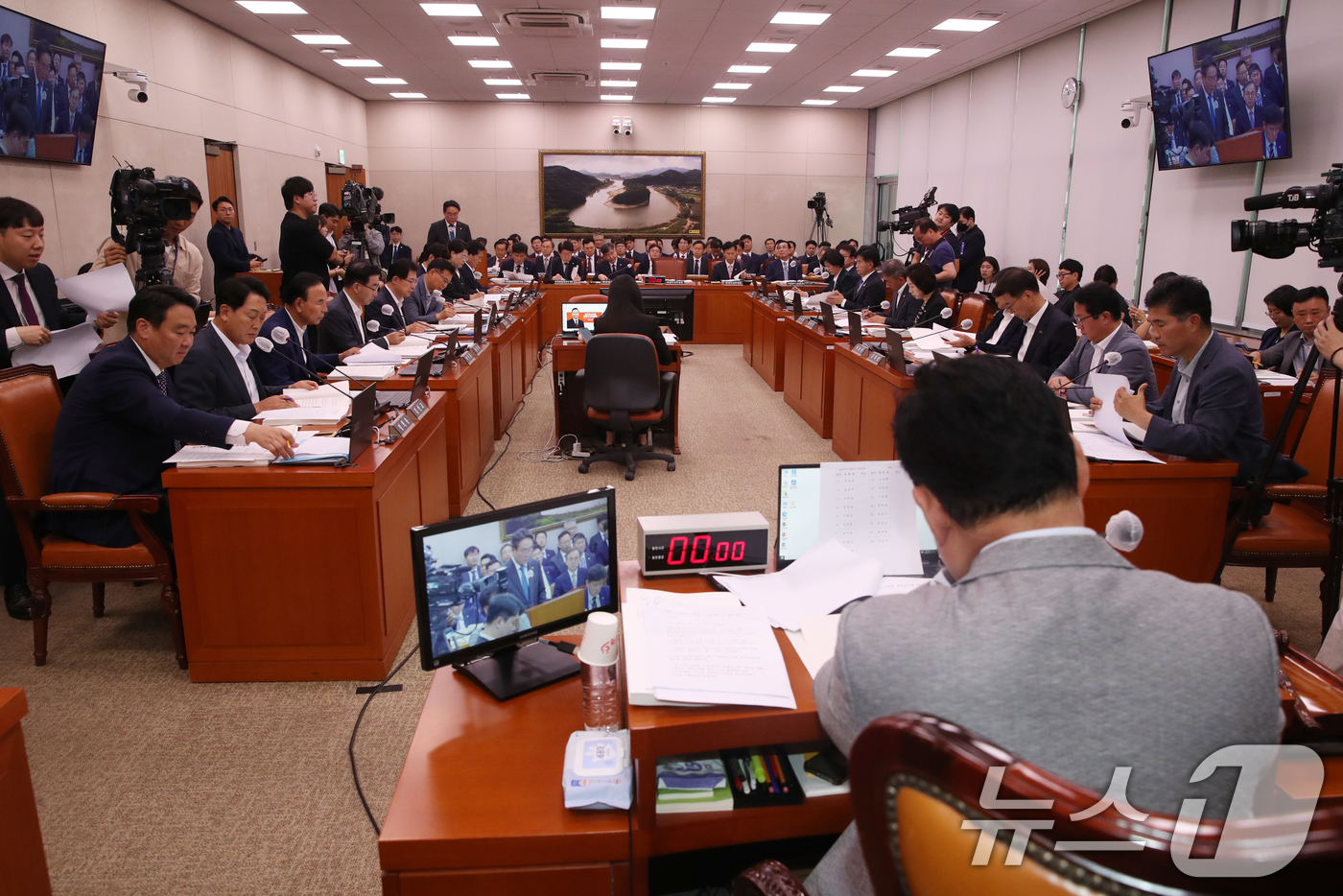 (서울=뉴스1) 이광호 기자 = 10일 오전 서울 여의도 국회에서 열린 농림축산식품해양수산위원회 전체회의에서 해수부와 해양경찰청 등의 업무보고가 진행되고 있다. 2024.7.10/ …