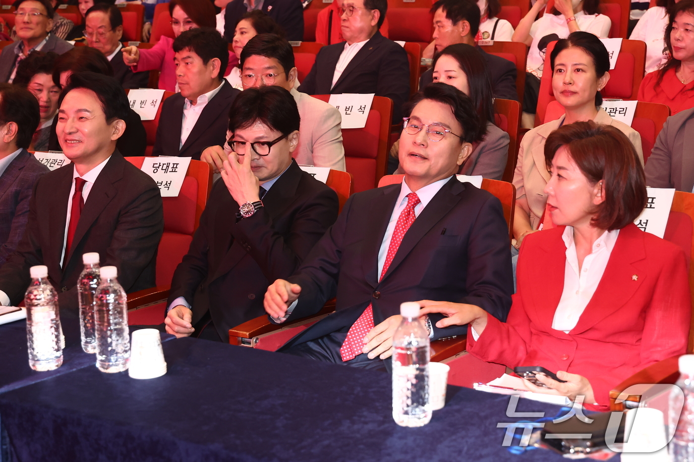 (부산=뉴스1) 김민지 기자 = 원희룡(왼쪽부터), 한동훈, 윤상현, 나경원 국민의힘 당대표 후보가 10일 부산 해운대구 벡스코 오디토리움에서 열린 국민의힘 제4차 전당대회 부산· …