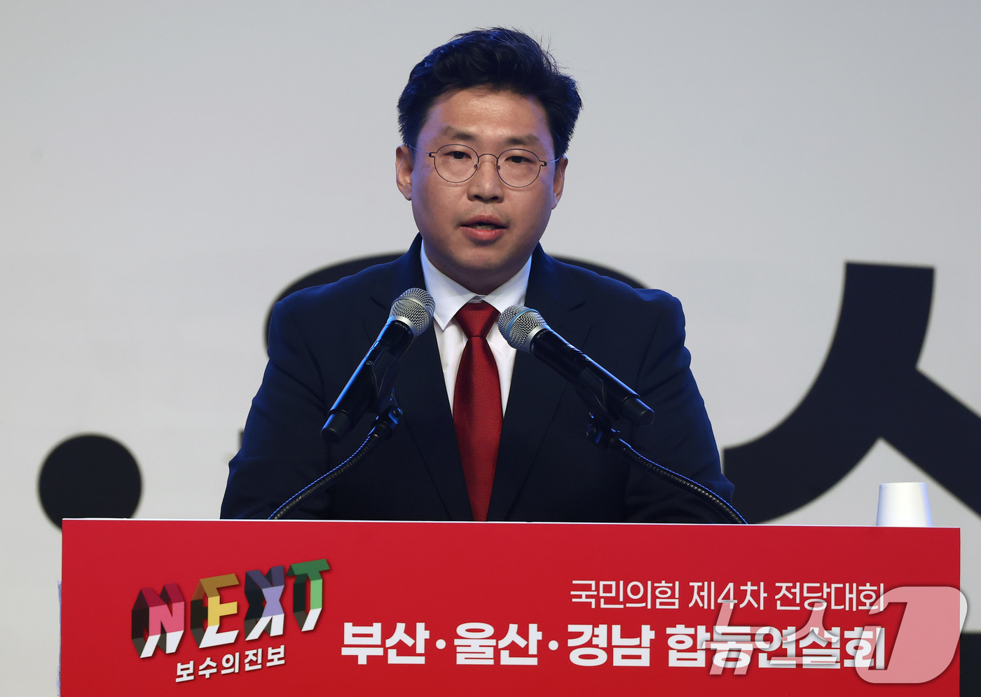 (부산=뉴스1) 김민지 기자 = 이상규 국민의힘 최고위원 후보가 10일 부산 해운대구 벡스코 오디토리움에서 열린 국민의힘 제4차 전당대회 부산·울산·경남 합동연설회에서 정견발표를 …