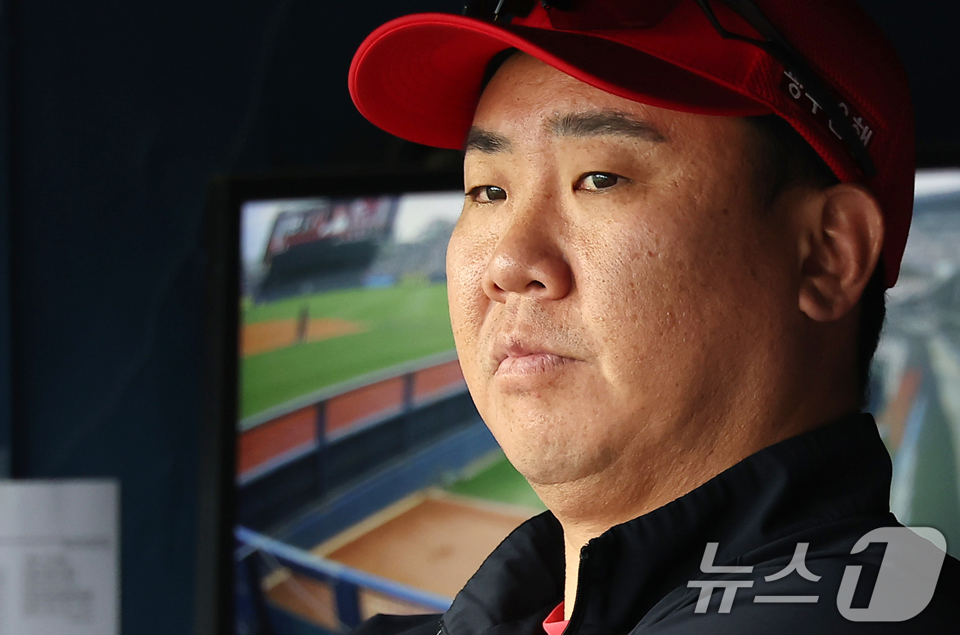 (서울=뉴스1) 김진환 기자 = 10일 오후 서울 송파구 잠실야구장에서 열린 프로야구 '2024 신한 SOL 뱅크 KBO리그' KIA 타이거즈와 LG 트윈스의 경기, KIA 이범호 …