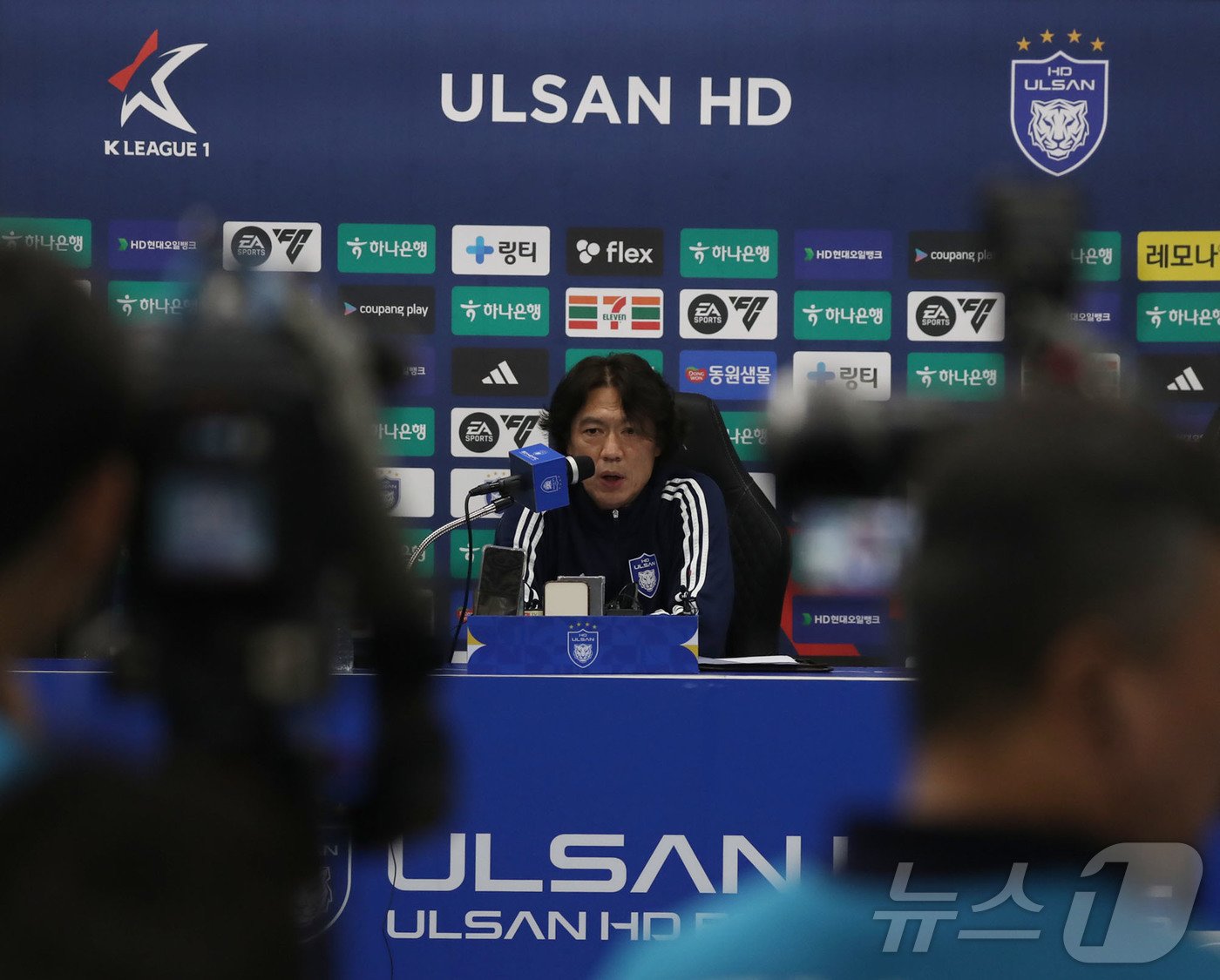 홍명보 울산HD 감독이 10일 울산 문수경기장에서 열린 울산HD와 광주FC의 경기를 끝내고 공식 기자회견을 하고 있다.2024.7.10/뉴스1 ⓒ News1 김지혜 기자