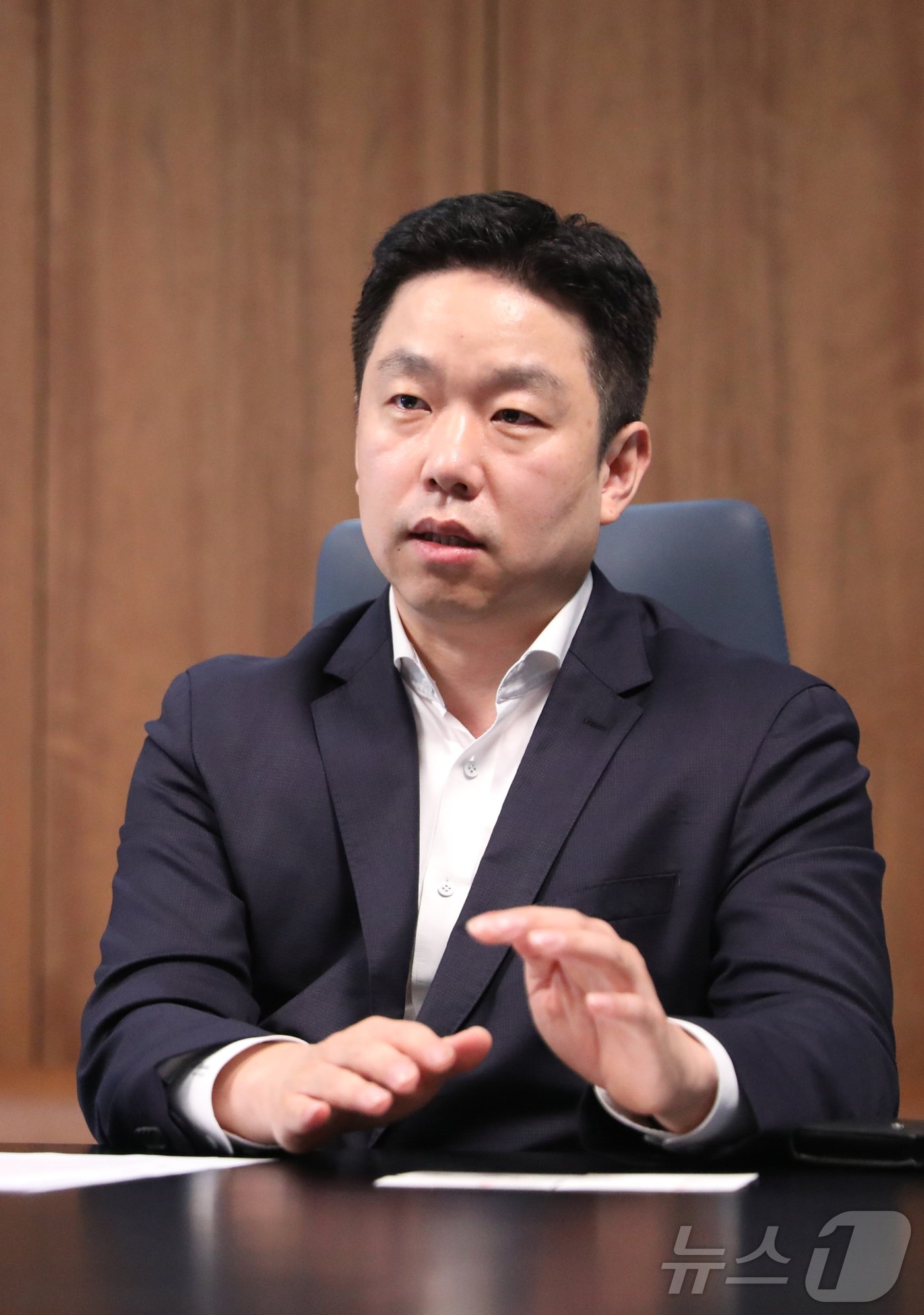 본문 이미지 - 최용준 쿠시먼앤드웨이크필드(C&W) 코리아 오피스 총괄 본부장이 서울 중구 쿠시먼앤드웨이크필드 코리아 회의실에서 뉴스1과 인터뷰하고 있다. 2024.7.11/뉴스1 ⓒ News1 조유리 기자