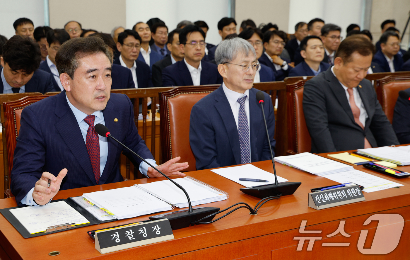 (서울=뉴스1) 안은나 기자 = 윤희근 경찰청장이 11일 오전 서울 여의도 국회에서 열린 행정안전위원회 전체회의에 출석해 의원 질의에 답하고 있다. 2024.7.11/뉴스1