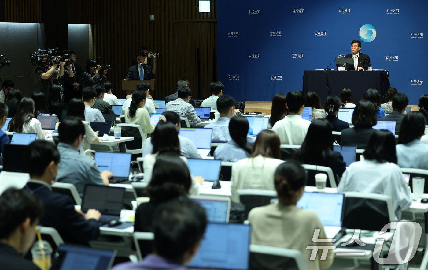 이창용 한국은행 총재가 11일 서울 중구 한국은행에서 열린 금융통화위원회 통화정책방향 기자간담회에서 발언하고 있다. 2024.7.11/뉴스1 ⓒ News1 사진공동취재단