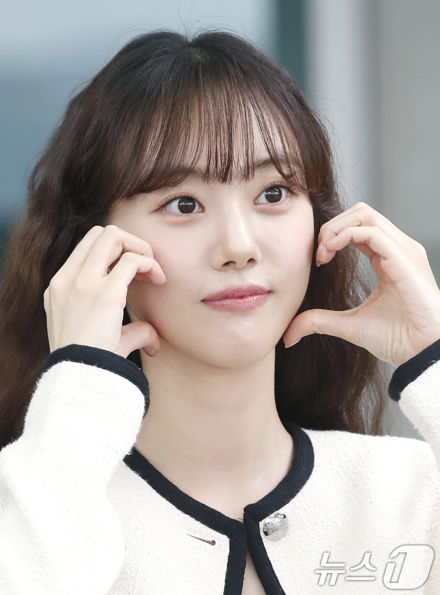 박세완, 예쁜 볼 하트 남기고 출국