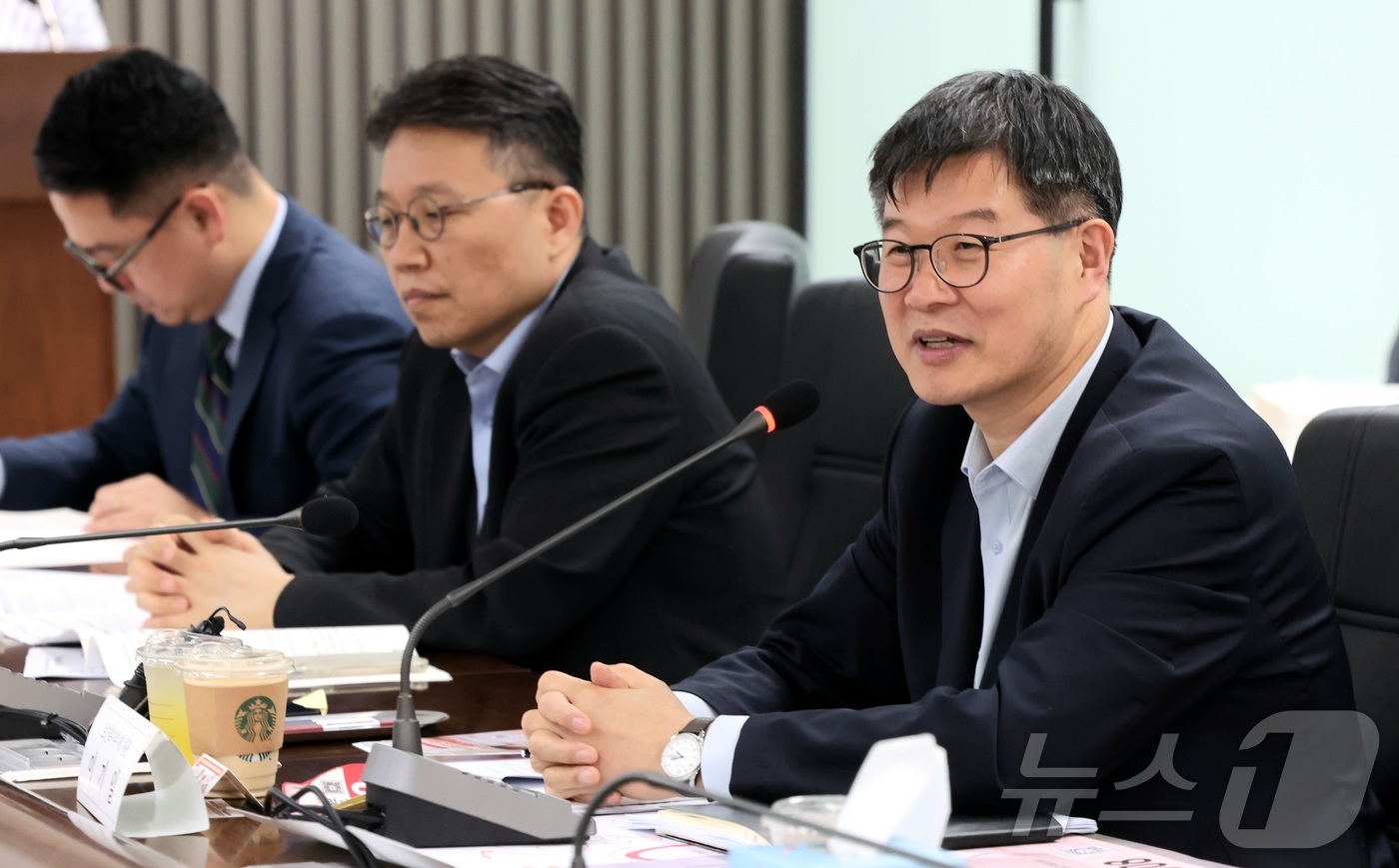 (서울=뉴스1) = 이기일 보건복지부 제1차관이 11일 서울 중구 한국보건의료정보원에서 열린 출생통보 및 보호출산 제도 시행 추진단 4차 회의에서 발언을 하고 있다. (보건복지부 …