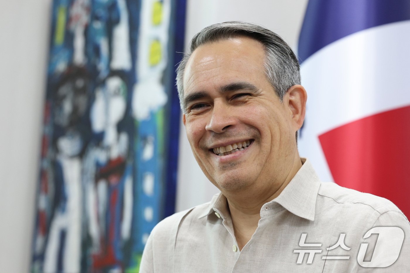 본문 이미지 - 페데리코 꾸에요 까밀로 주한 도미니카공화국 대사가 12일 서울 중구 도미니카공화국 대사관에서 뉴스1과 인터뷰를 하고 있다. 2024.7.12/뉴스1 ⓒ News1 신웅수 기자