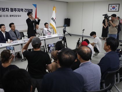 충북당원 만난 한동훈 당대표 후보