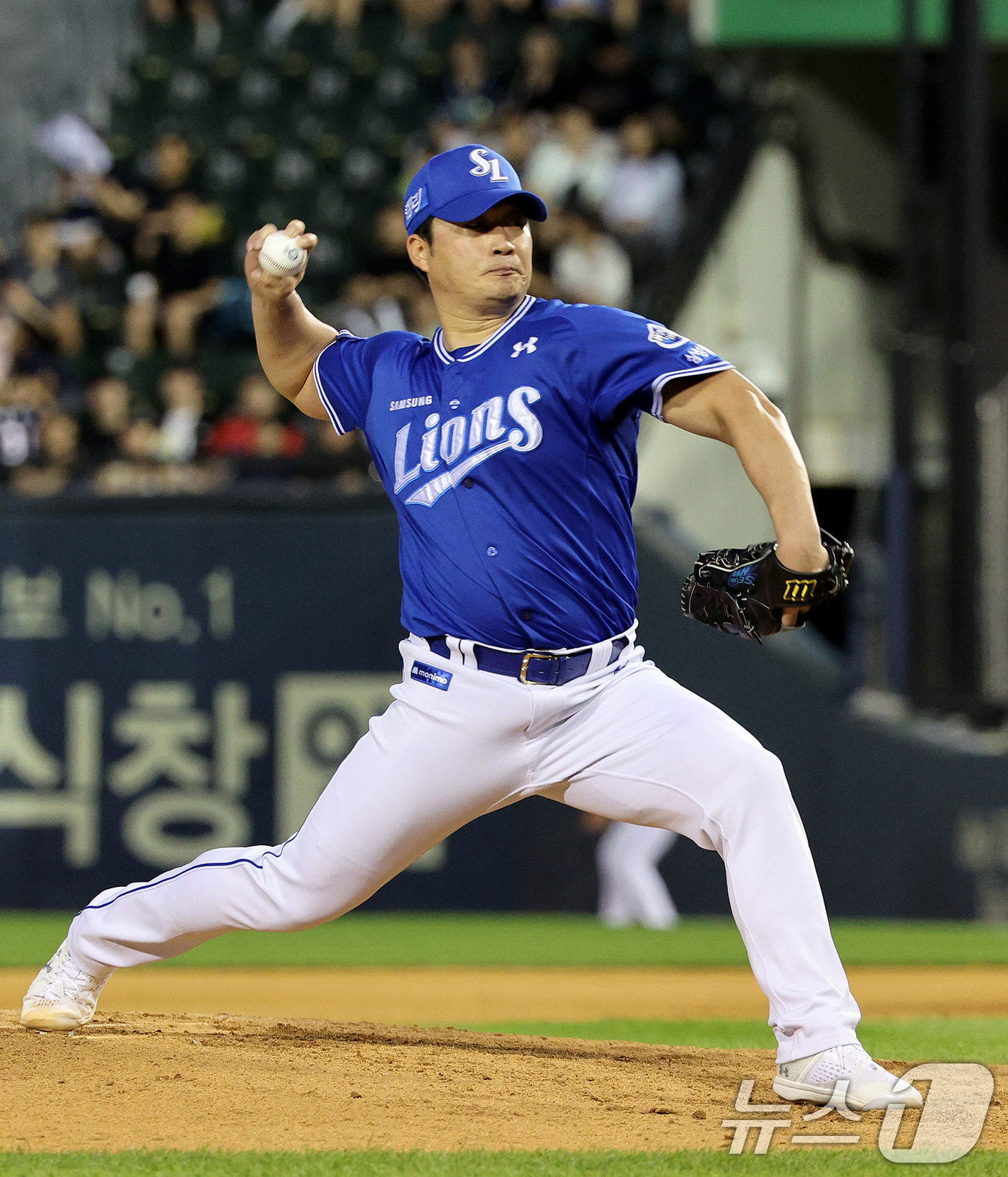 (서울=뉴스1) 장수영 기자 = 14일 오후 서울 송파구 잠실야구장에서 열린 프로야구 ' 2024 신한은행 SOL뱅크 KBO리그' 삼성 라이온즈와 두산 베어스의 경기, 9회말 삼성 …