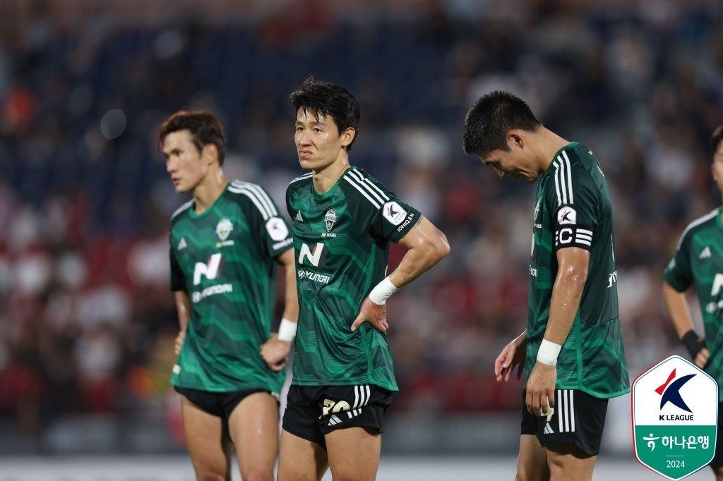 김천 상무 원정에서 0-4 대패를 당한 전북 현대. &#40;한국프로축구연맹 제공&#41;