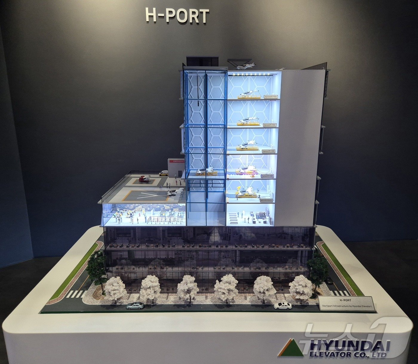 본문 이미지 - 현대엘리베이터 충주 본사 내 쇼룸에 마련된 'H-PORT' 조감 모형. 2024.7.12 /뉴스1 최동현 기자