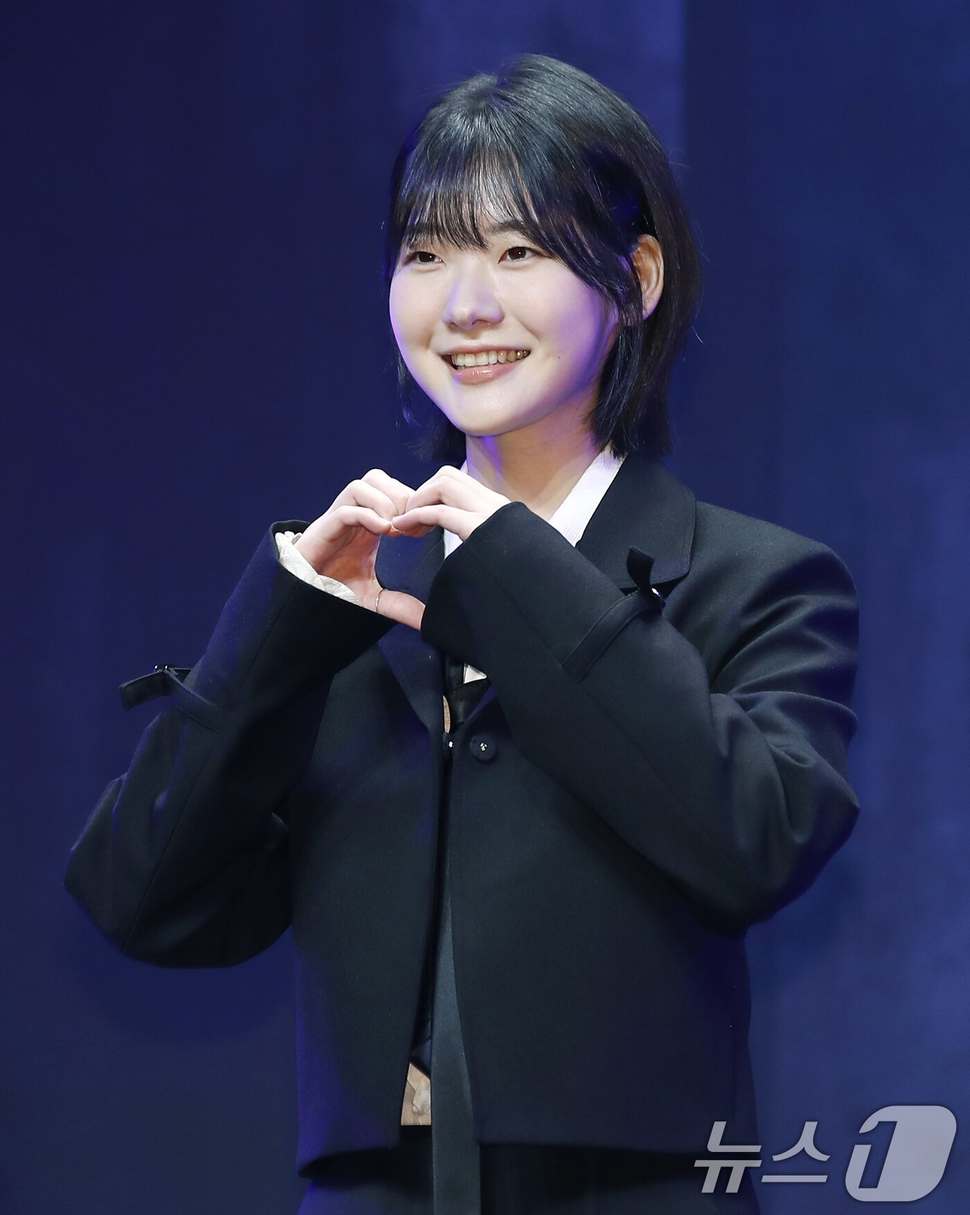 본문 이미지 - 배우 조윤수가 15일 서울 강남구 그랜드 인터컨티넨탈 서울 파르나스에서 열린 디즈니+ 오리지널 시리즈 '폭군' 제작보고회에서 포즈를 취하고 있다. '폭군'은 '폭군 프로그램'의 마지막 샘플이 배달사고로 사라진 후 각기 다른 목적으로 그것을 차지하기 위해 모여든 사람들이 서로 쫓고 쫓기게 되는 이야기를 그린 추격 액션 스릴러물이다. 2024.7.15./뉴스1 ⓒ News1 권현진 기자