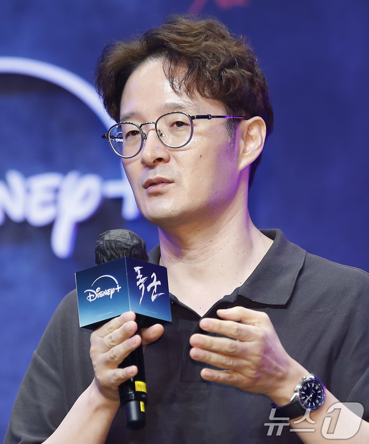 (서울=뉴스1) 권현진 기자 = 박훈정 감독이 15일 서울 강남구 그랜드 인터컨티넨탈 서울 파르나스에서 열린 디즈니+ 오리지널 시리즈 '폭군' 제작보고회에서 인사말을 하고 있다.' …